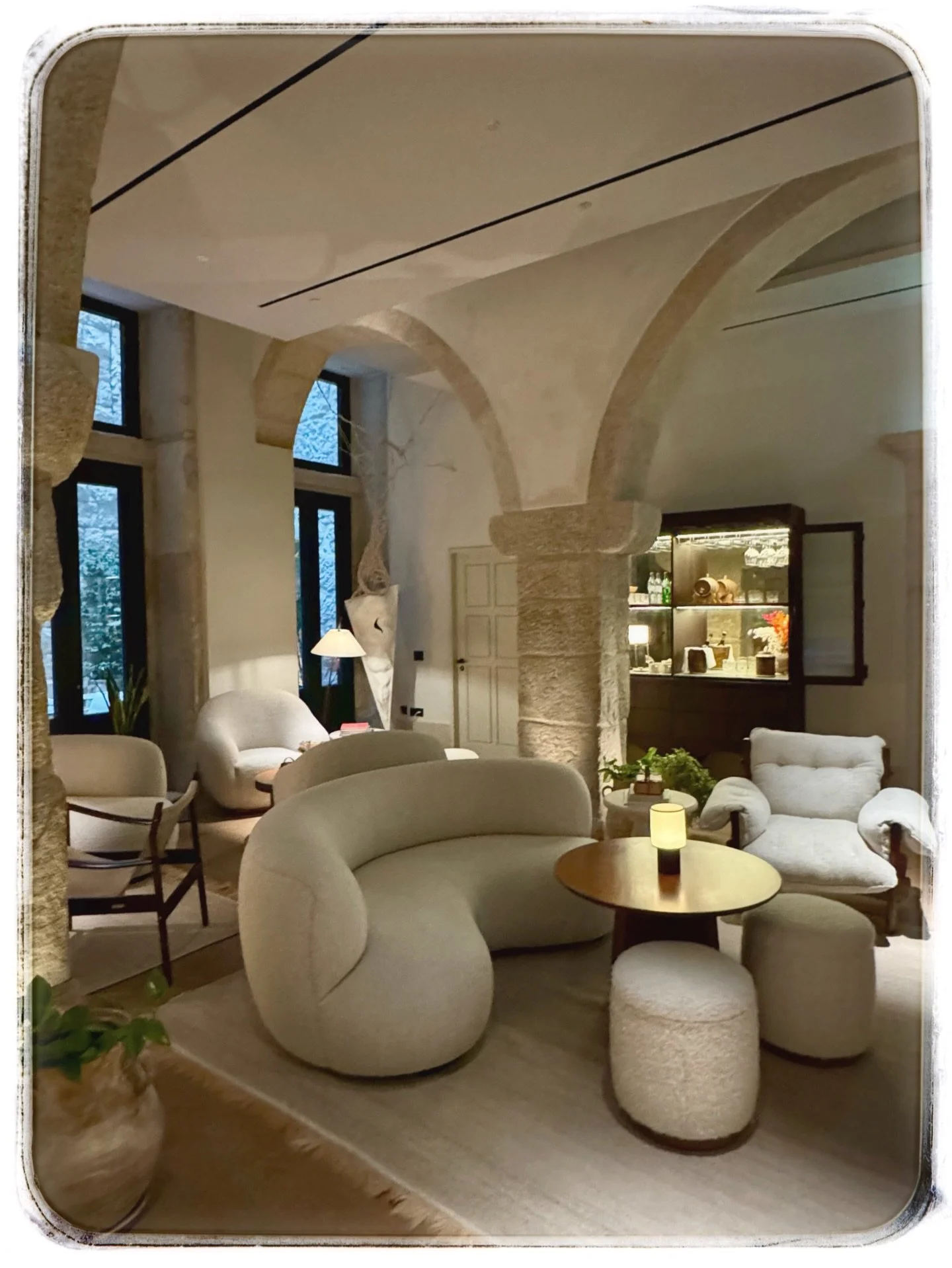 Reminiscing today about my stay @thelargoporto last year. It was nothing short of exceptional. Perfectly located in the centre of Porto, yet with a discreetly hidden entrance, it feels like your own private retreat in the heart of the city. This is h