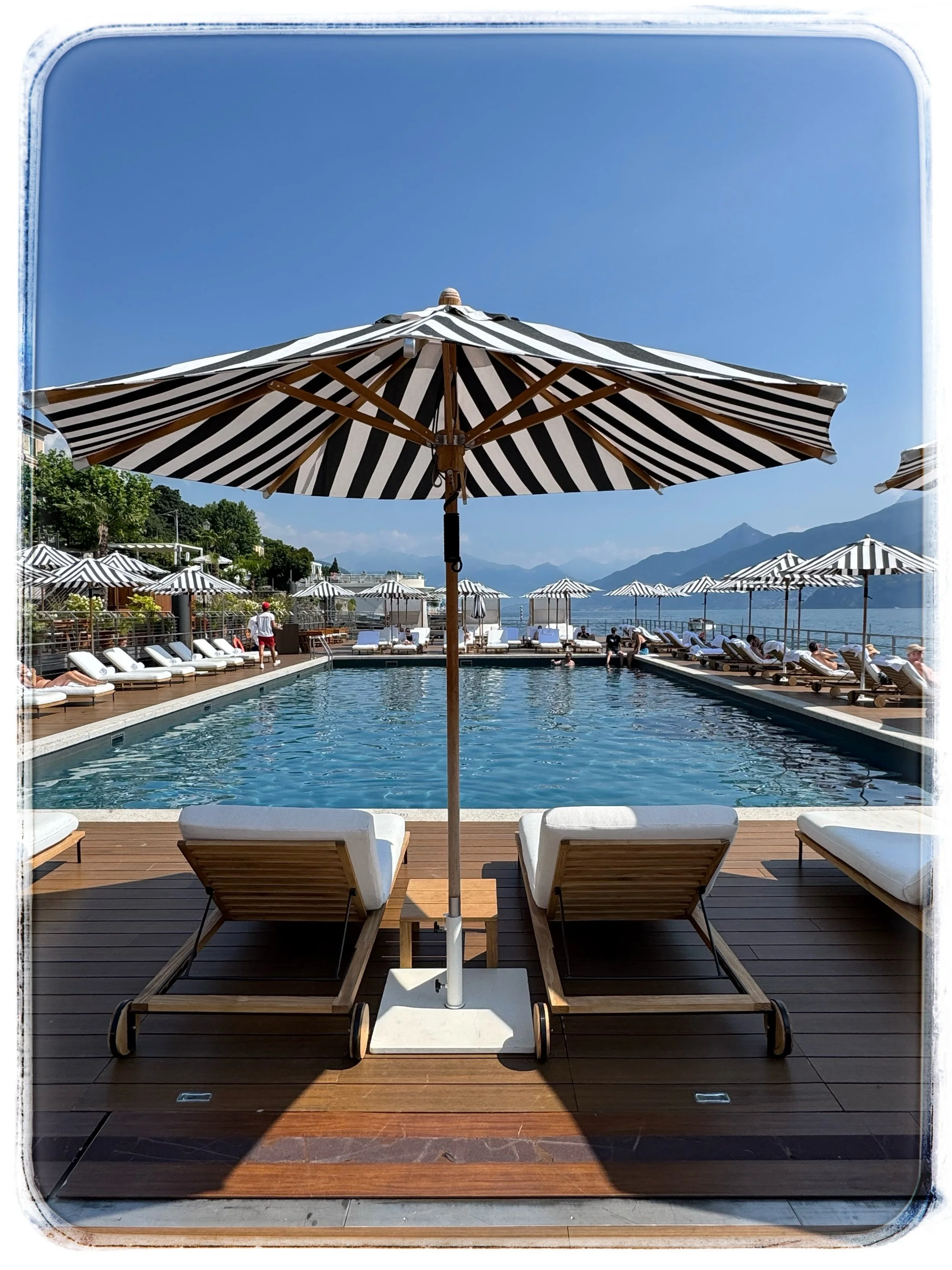 The newly opened @editioncomo is a sleek, contemporary hotel, located in a 19th century historic Palazzo right on the waters edge. It combines classic Italian heritage with minimalist design, and for me, what I loved most about my stay here is the fl