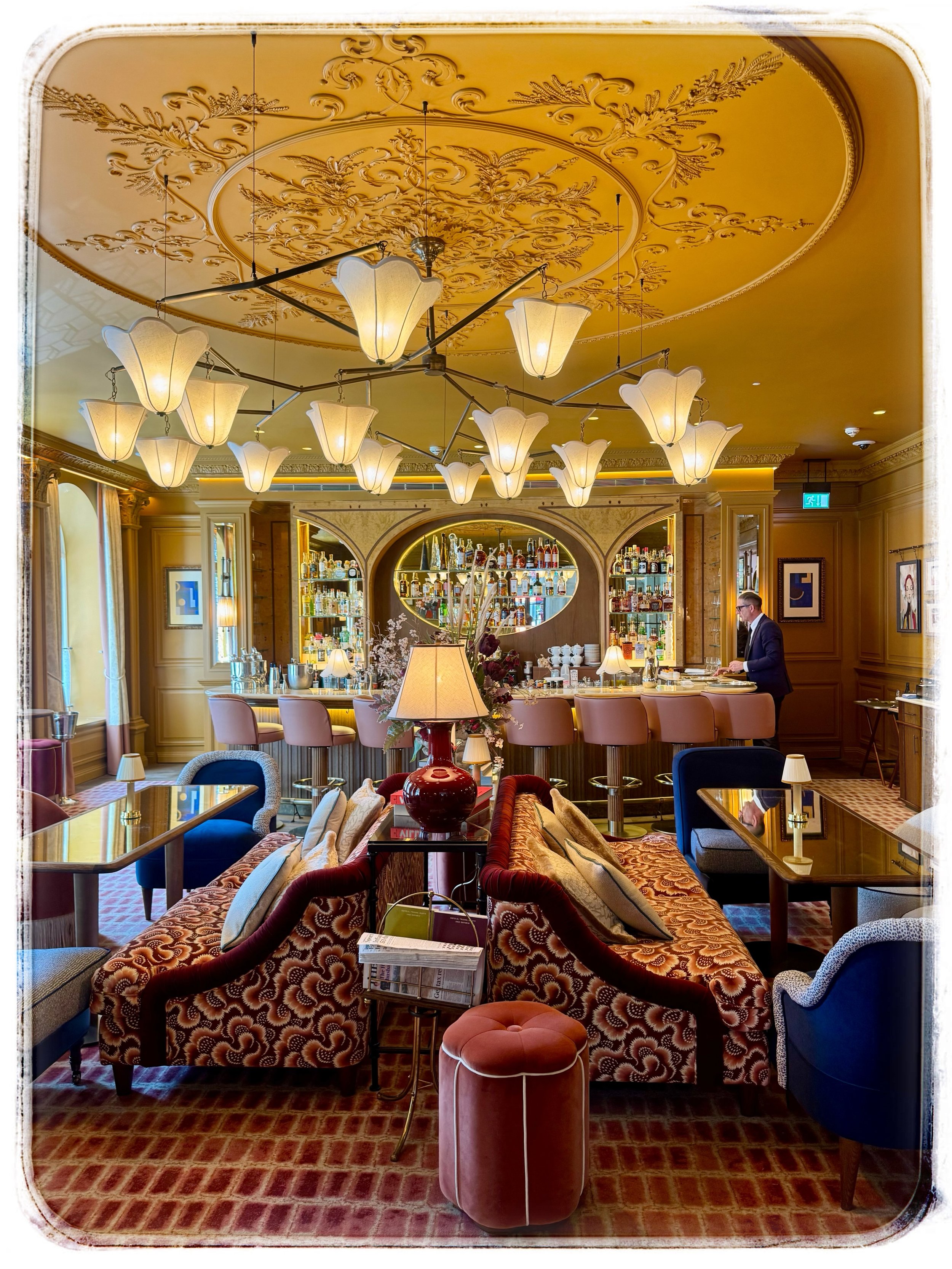 I recently had the pleasure of visiting @belmondcadogan hotel in London and I was charmed from the moment I walked in.
 
It&rsquo;s one of those places that simply feels like London - contemporary style woven beautifully through its classic, heritage