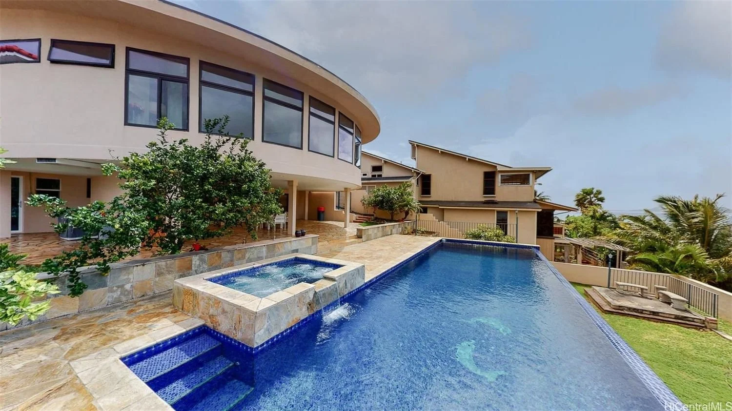 Ocean view house at Koko Kai sold by Elizabeth La Riva for $2,800,000