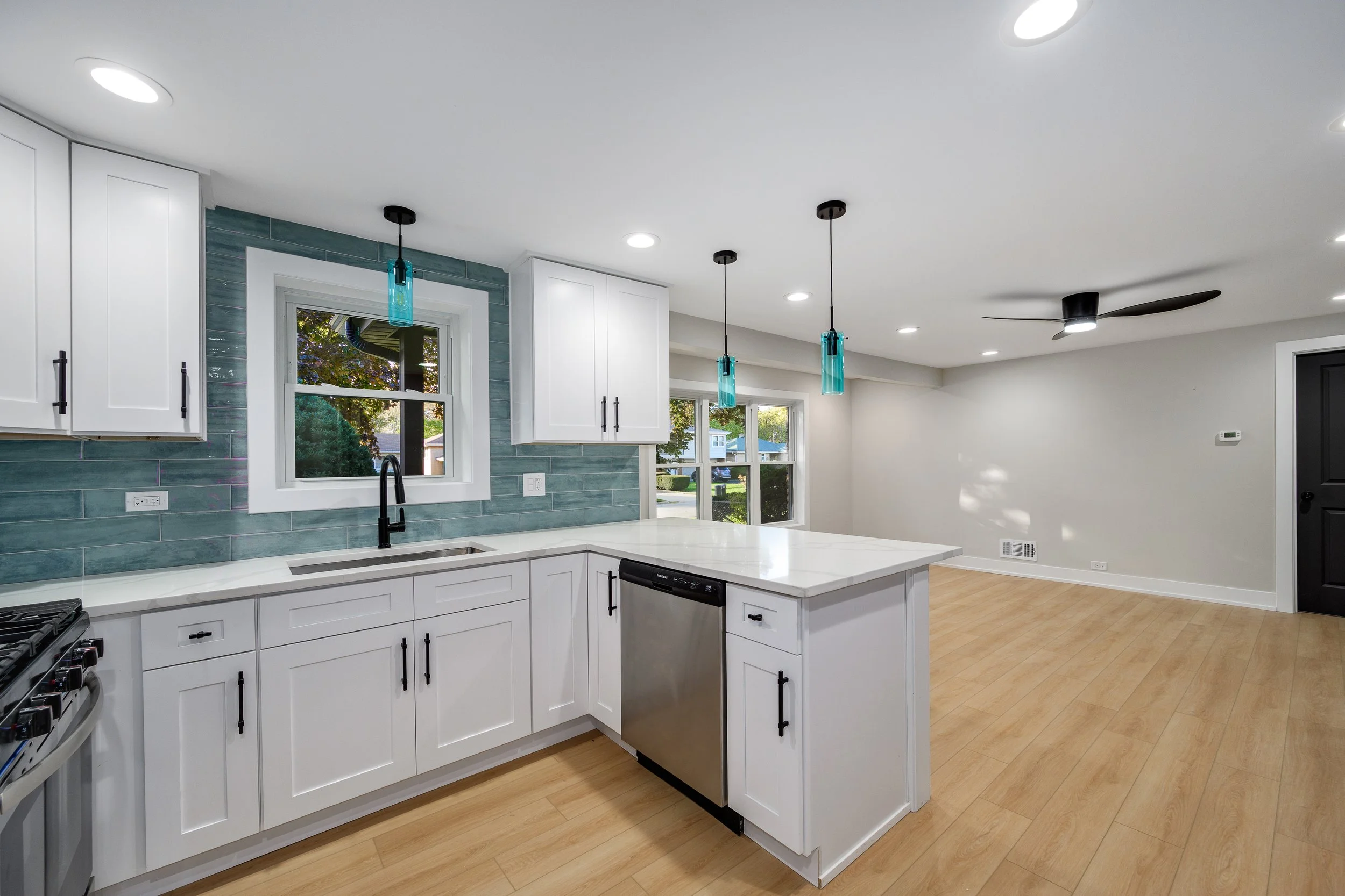 1521 Seymour Ave North Chicago-print-009-019-0009-4200x2801-300dpi.jpg