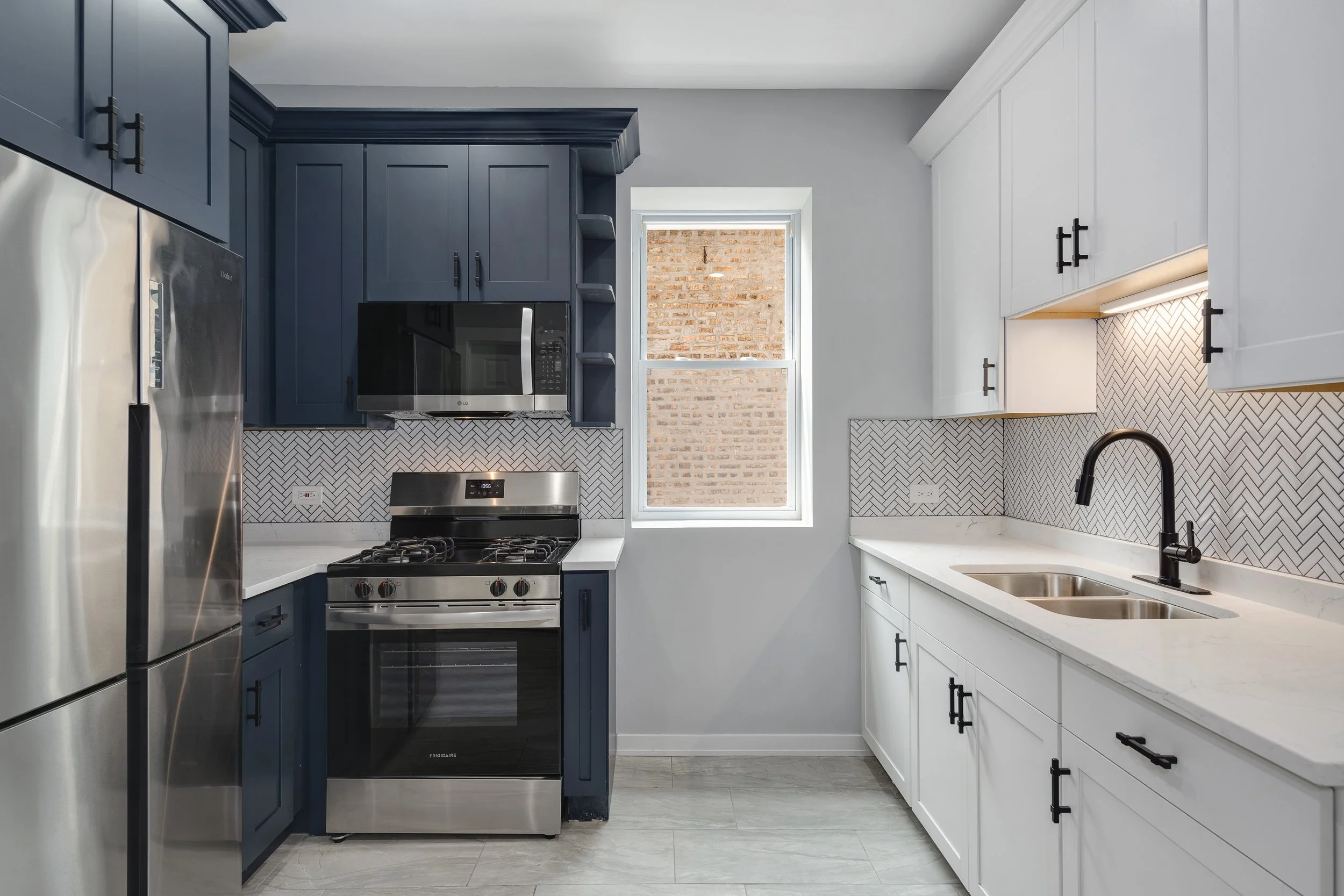 7925 S May St Chicago IL 60620-print-011-015-0011-4200x2801-300dpi.jpg