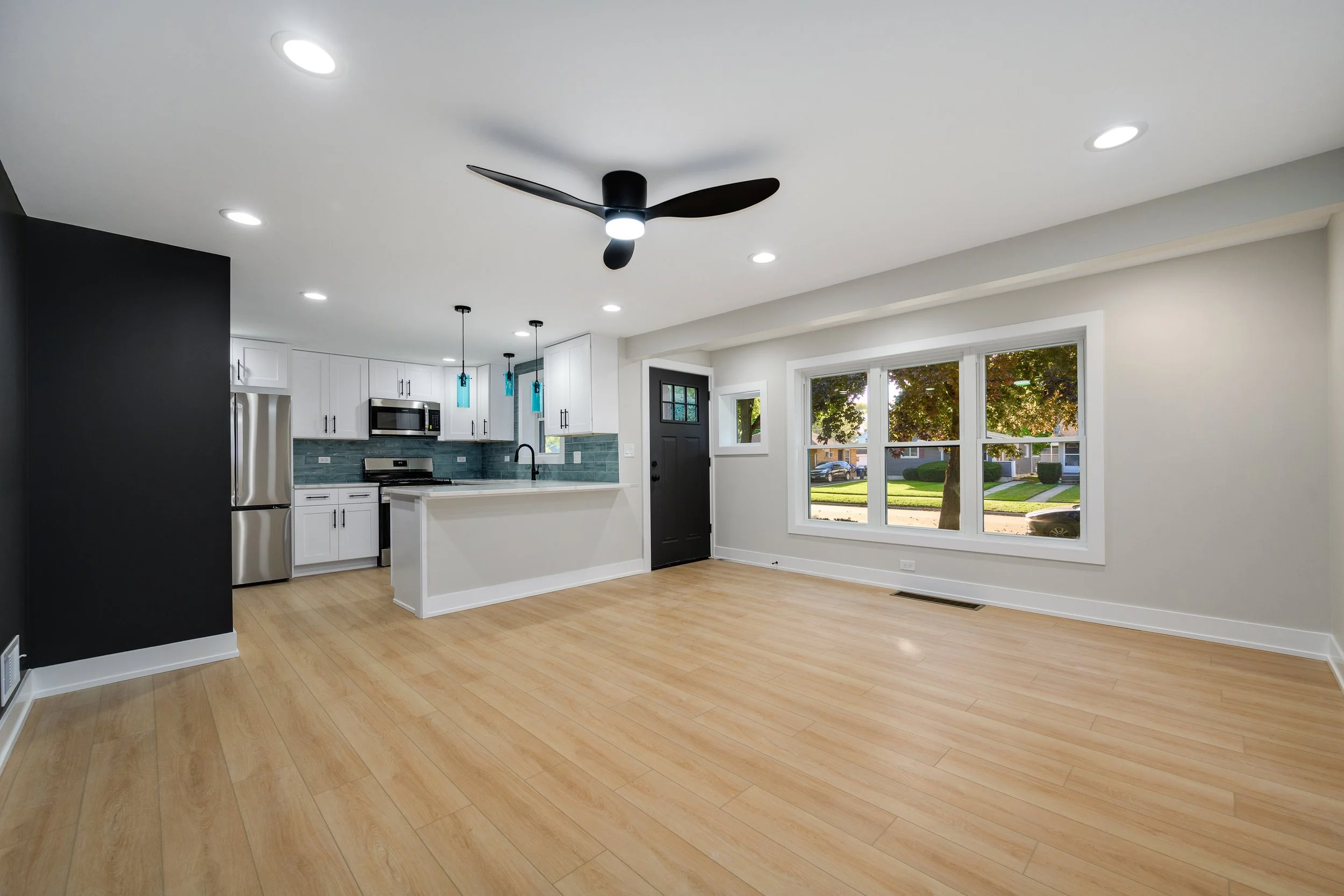 1521 Seymour Ave North Chicago-print-004-010-0004-4200x2801-300dpi.jpg