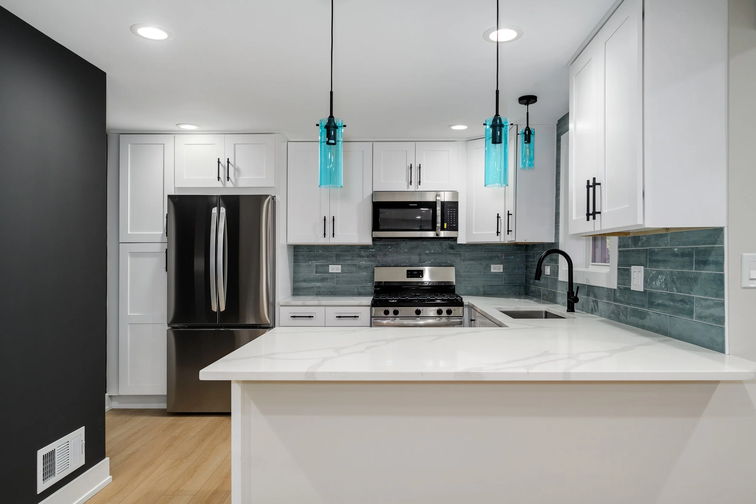 1521 Seymour Ave North Chicago-print-010-020-0010-4200x2801-300dpi.jpg