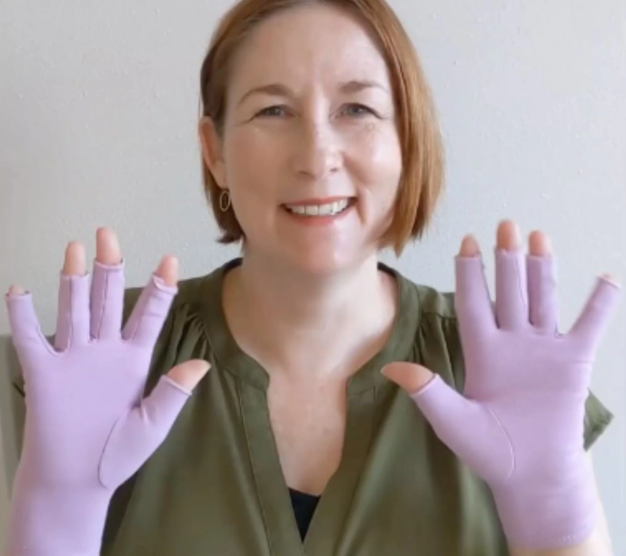 c-SarahDillingham__sarahduskylilaccompressiongloves_1715039273766.jpg