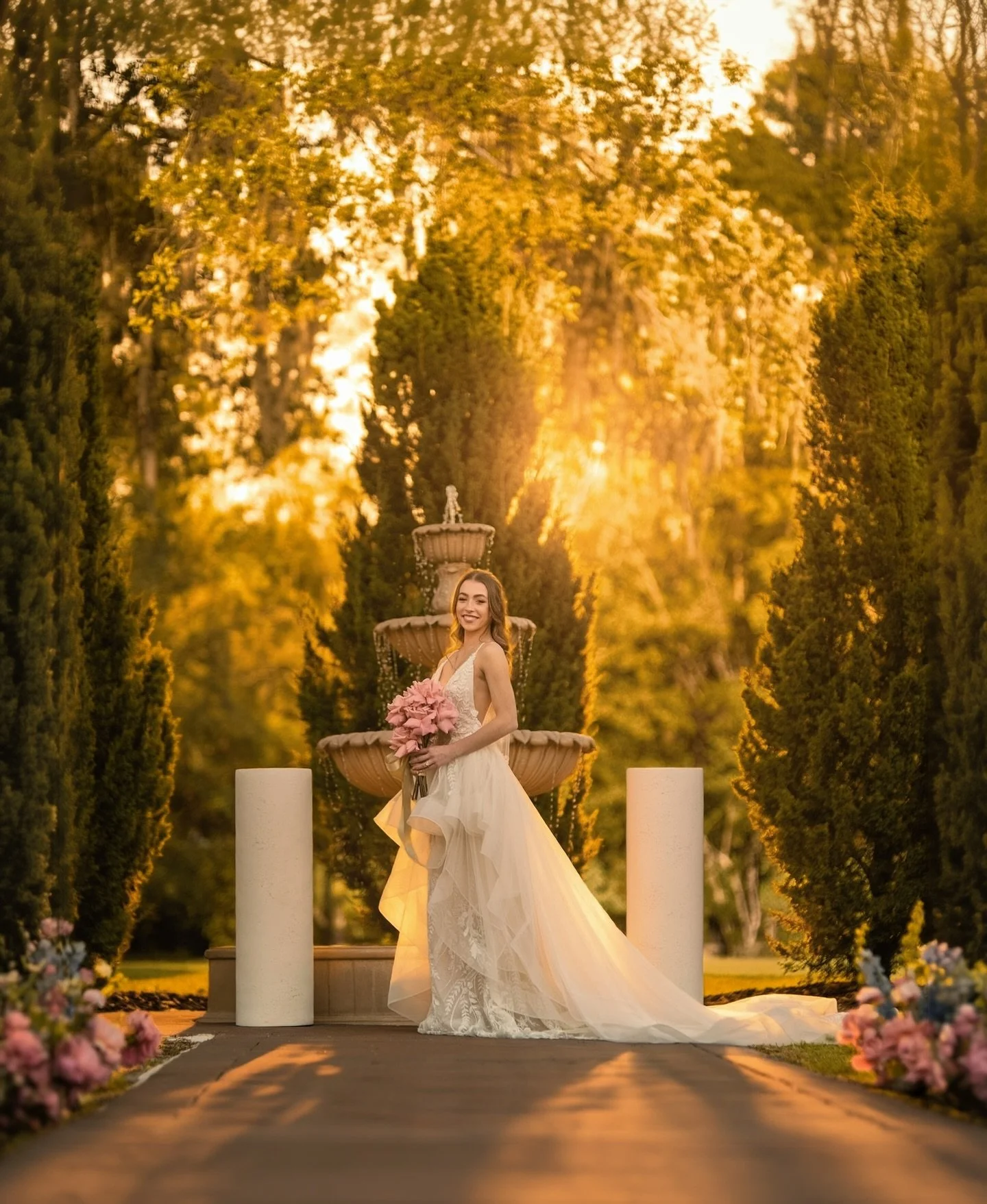 From a style shoot with @ellie_iannotti 📸
Venue: @thepalmmansion 
Dress: @angelriverabride 
Florist: @emeraldgardenia.us