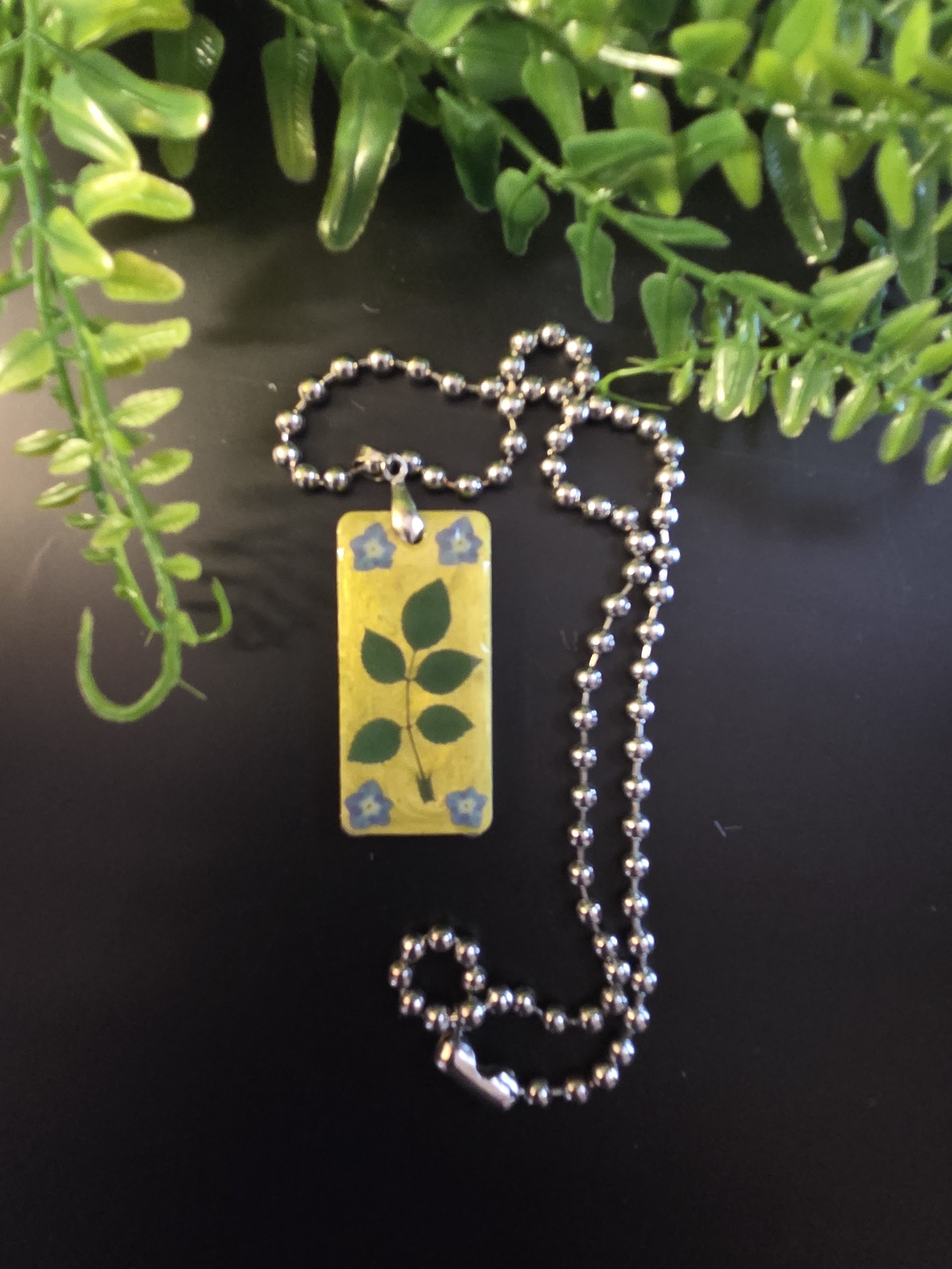 Exquisite Botanical Resin Pendant Necklace