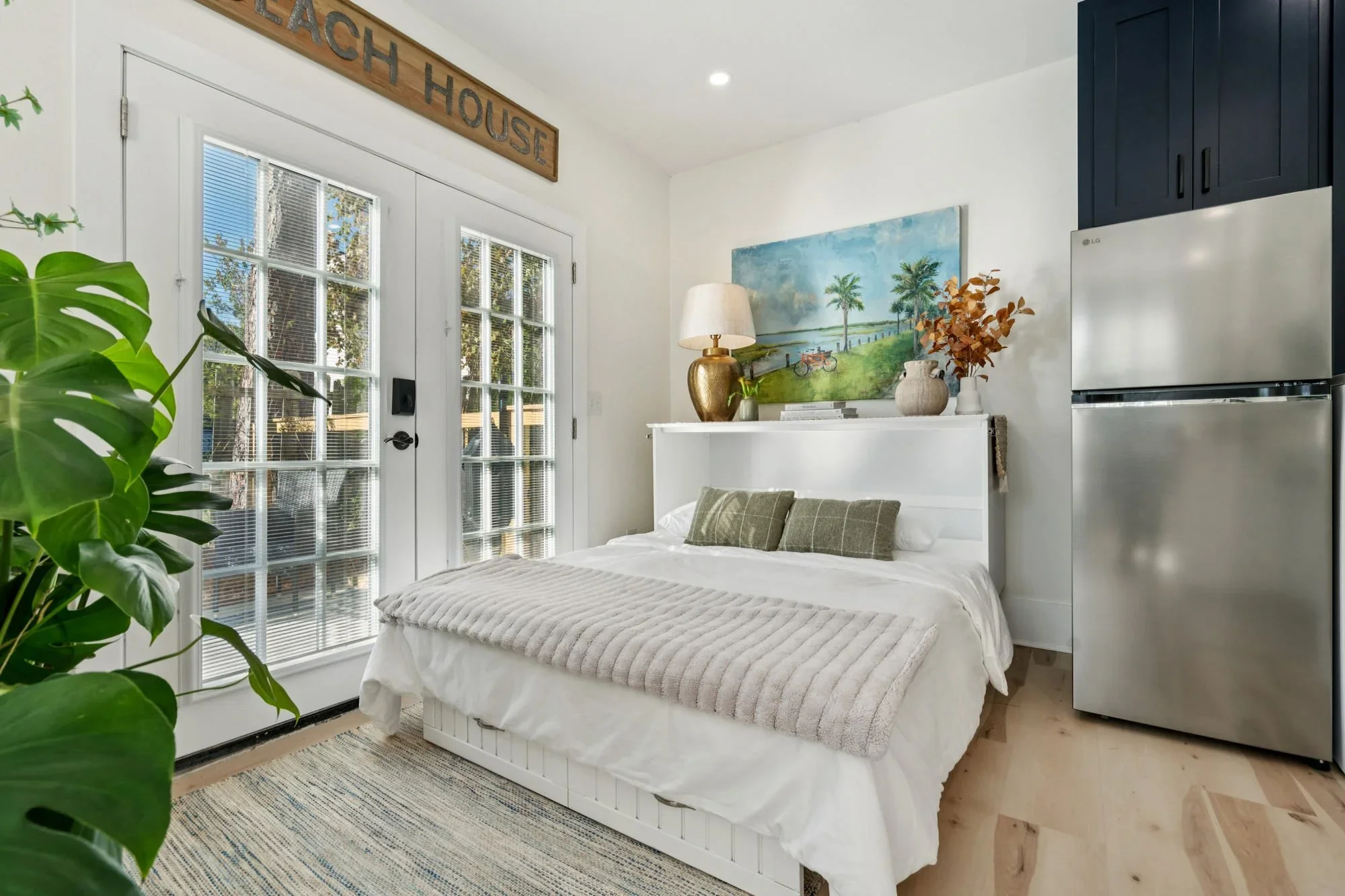 Queen/Murphy Bed (Copy)