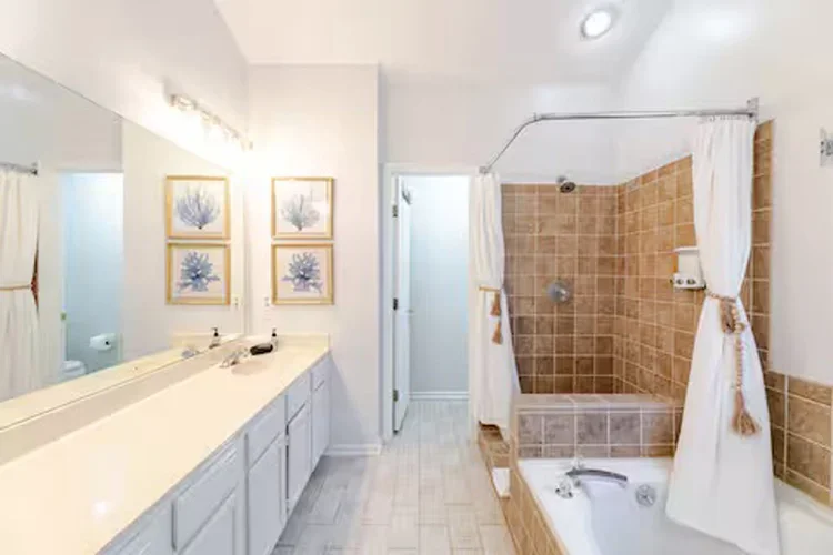 Full Bathroom (Copy)