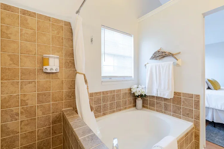 Full Bathroom (Copy)