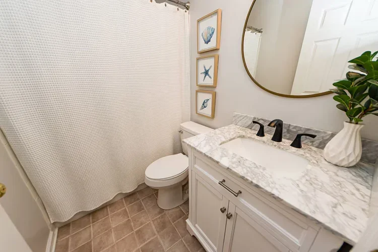 Full Hall Bathroom (Copy)