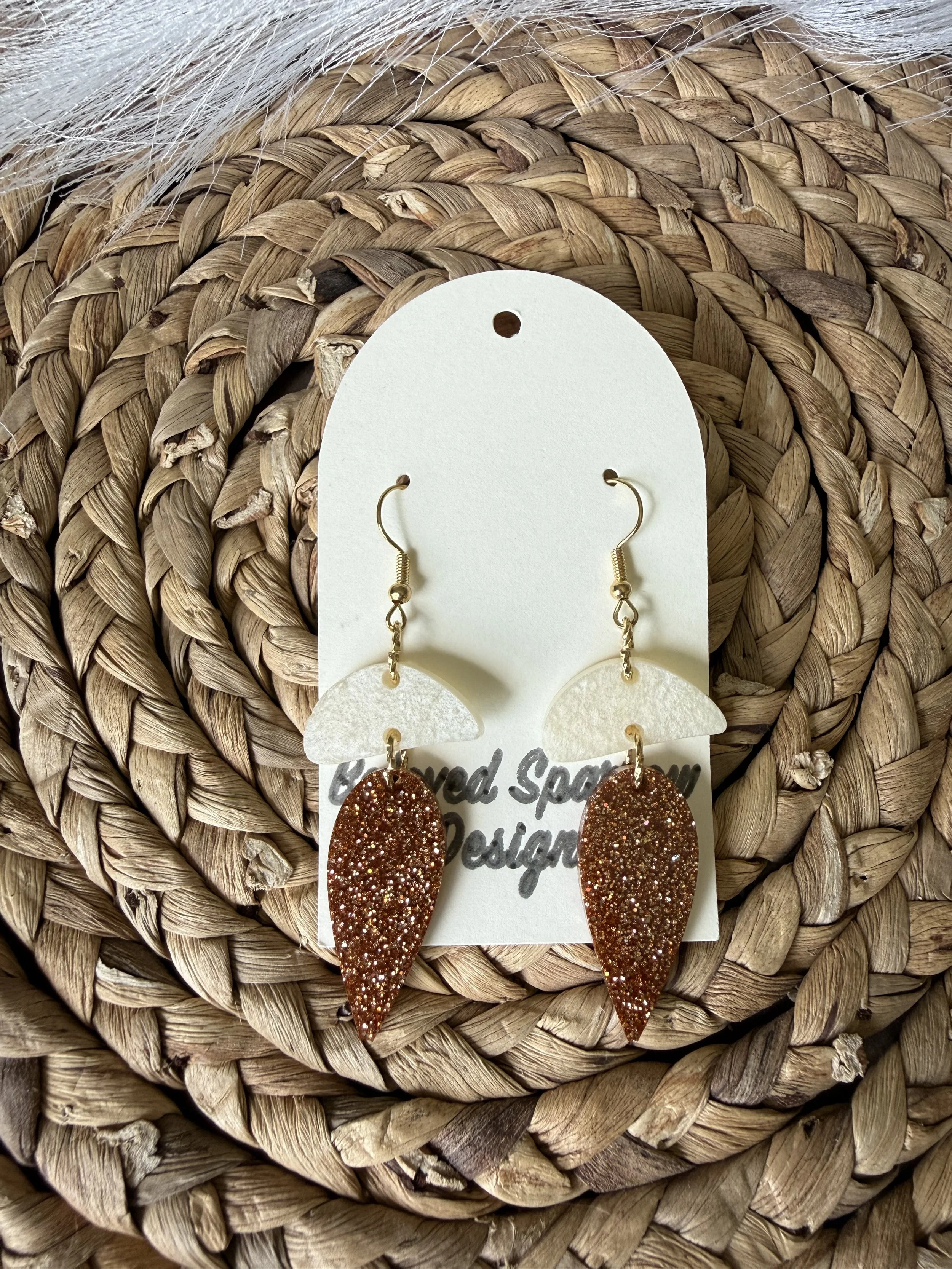 Cinnamon & Cream Dangle