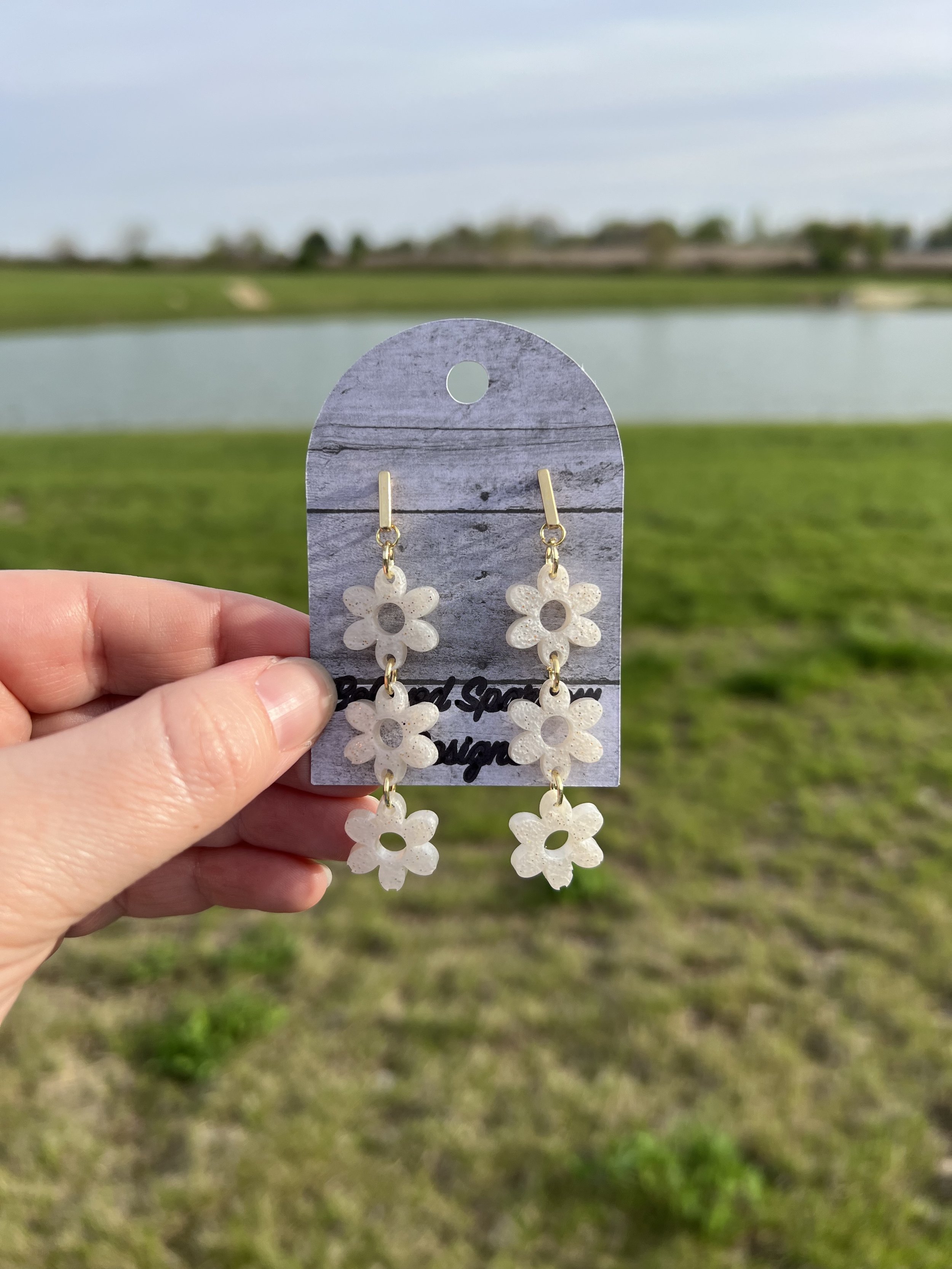 Cheerful Daisies Dangle 7