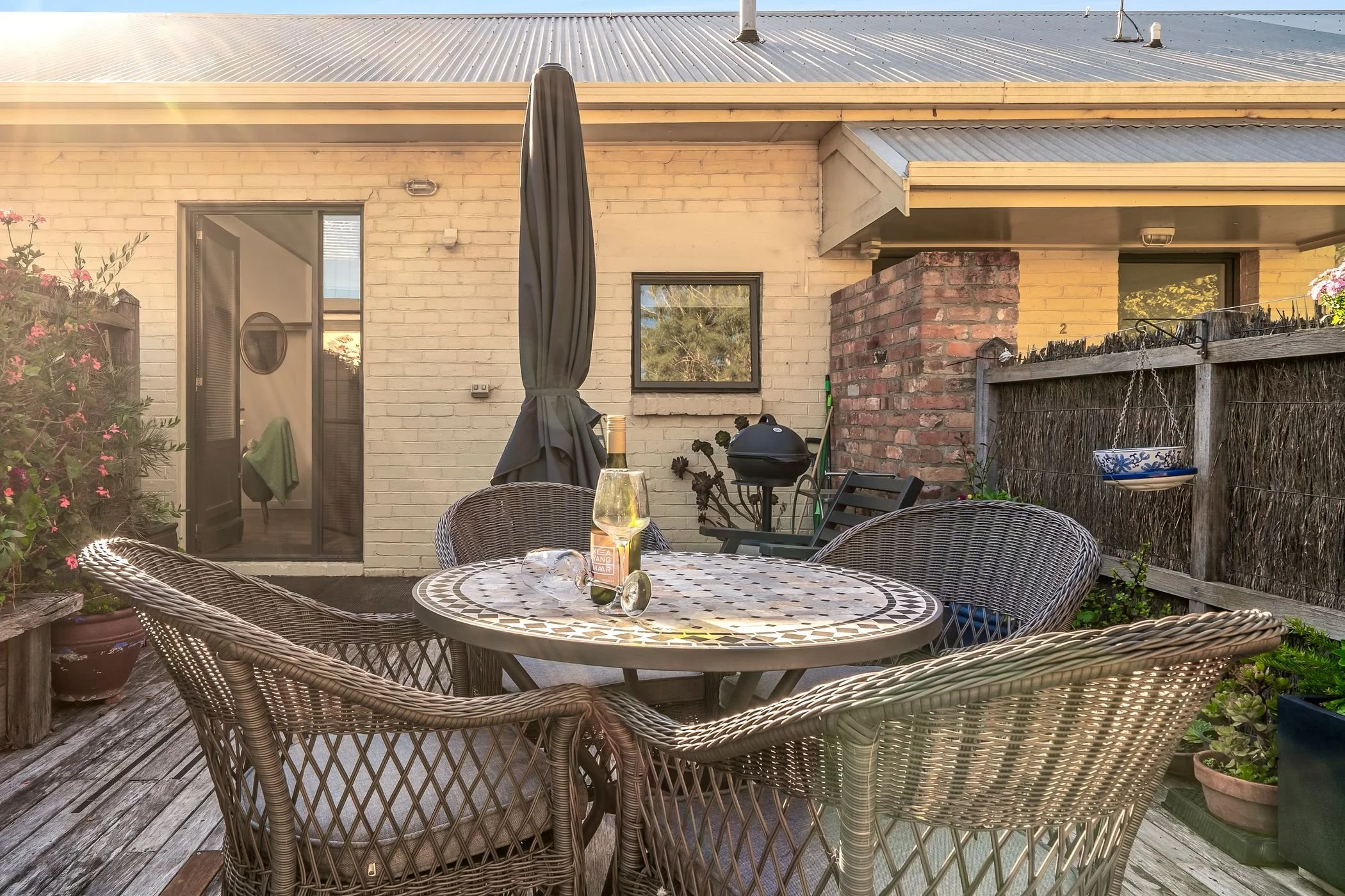 timboon-toybox-courtyard-outdoor-dining.jpg