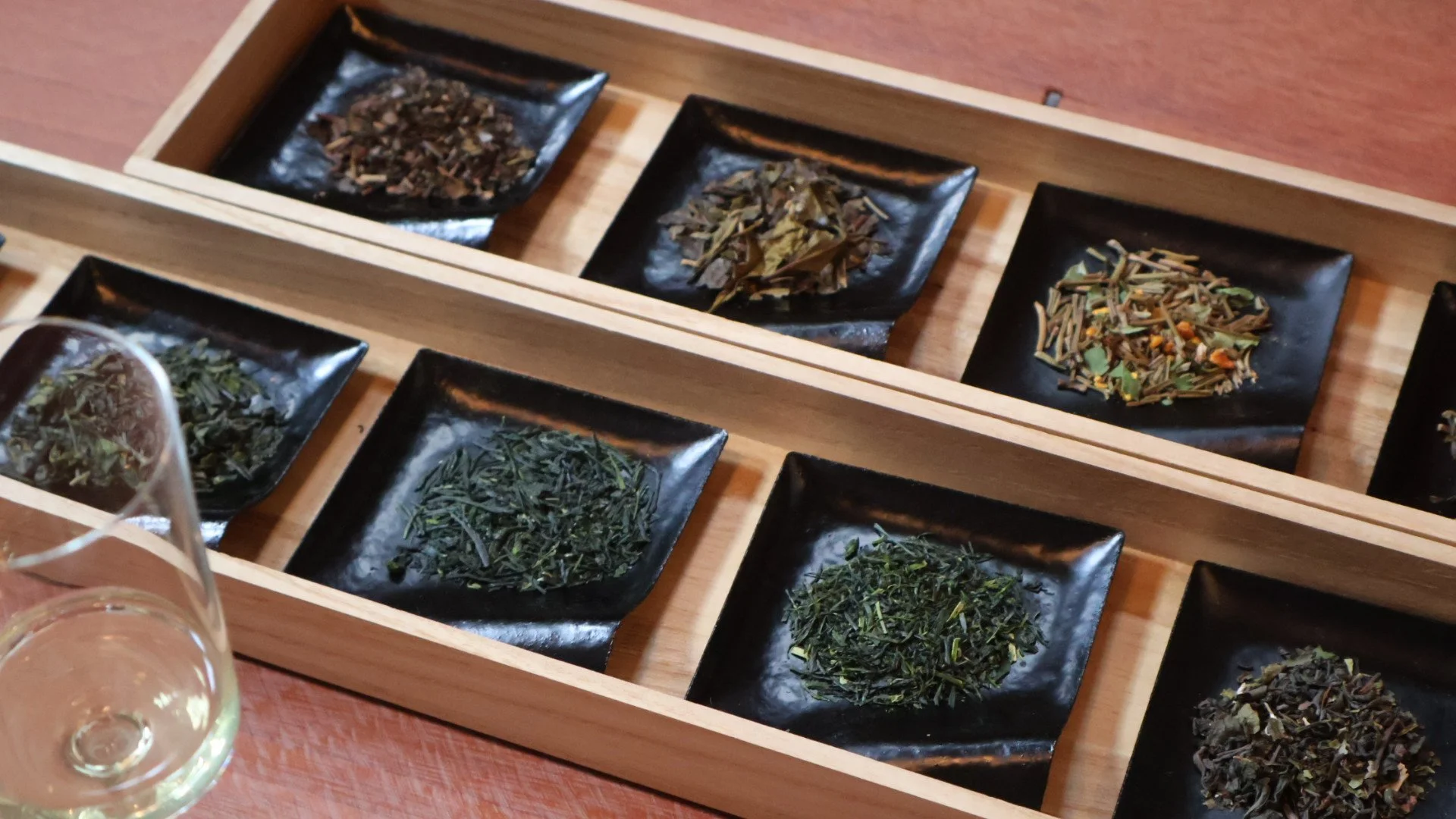 SABOE offers visitors from overseas an excellent experience for Japanese tea.