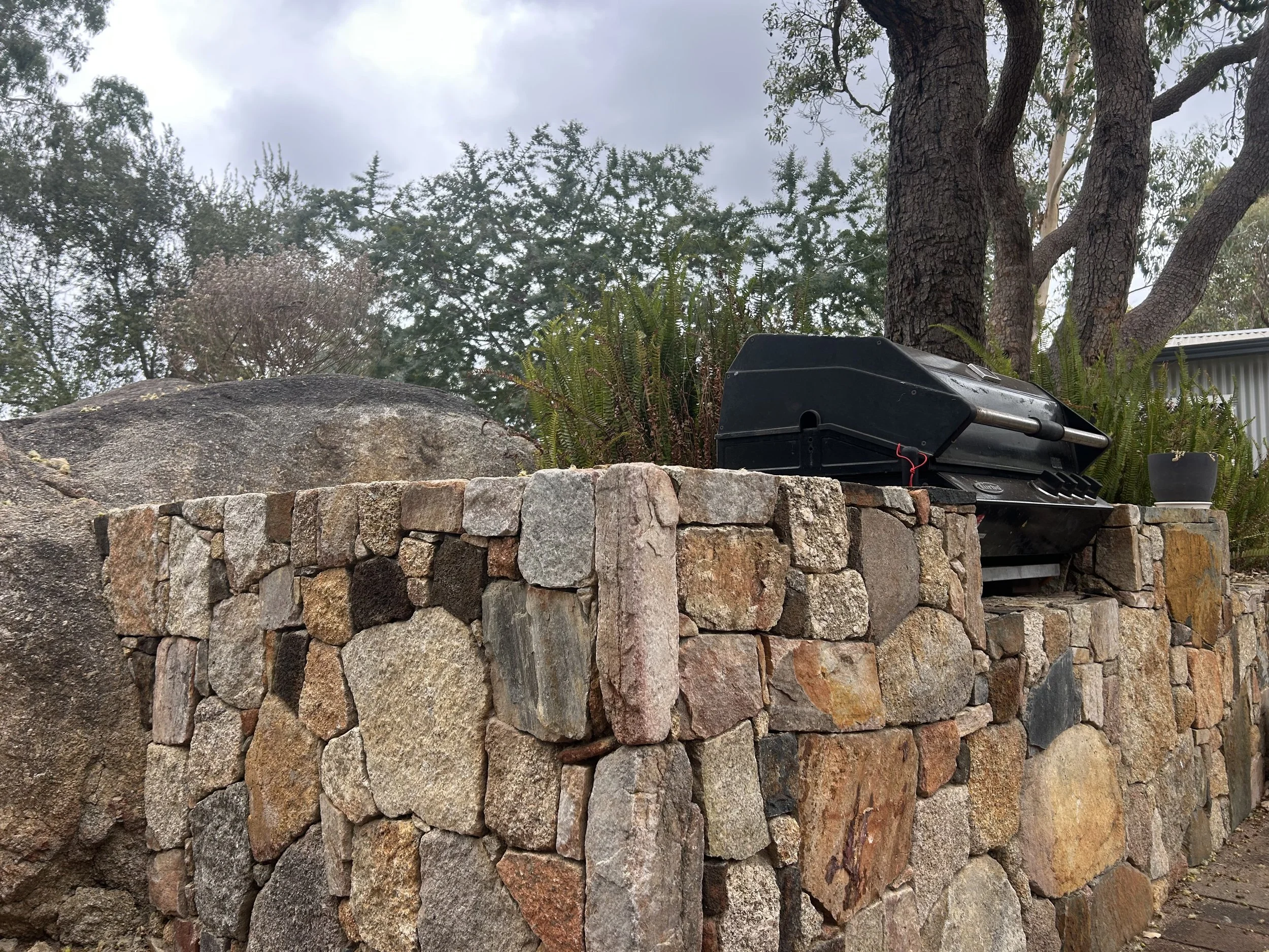 GRANITE BUILT-IN BBQ - BOYA