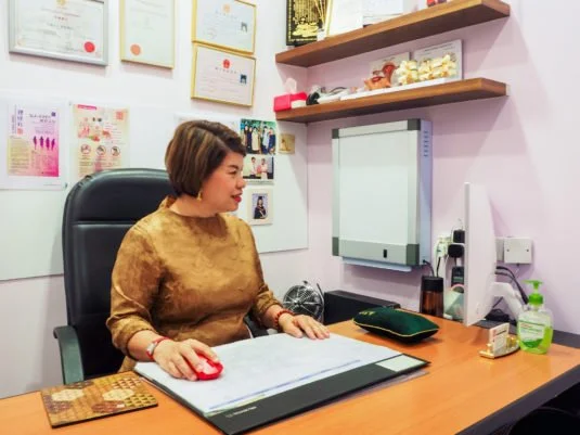 Dr. Lim Sor San, an expert in evidence-based Traditional Chinese Medicine, bridging ancient wisdom with modern clinical standards.