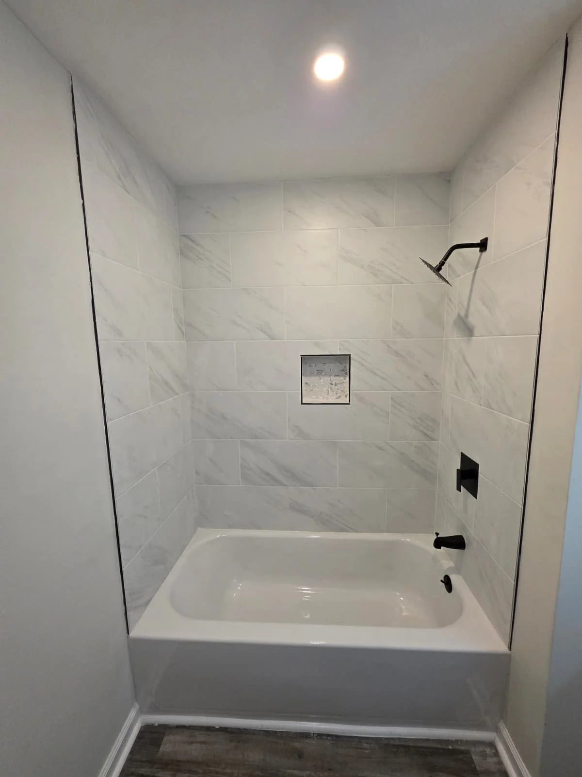 FLOORING / TILE
