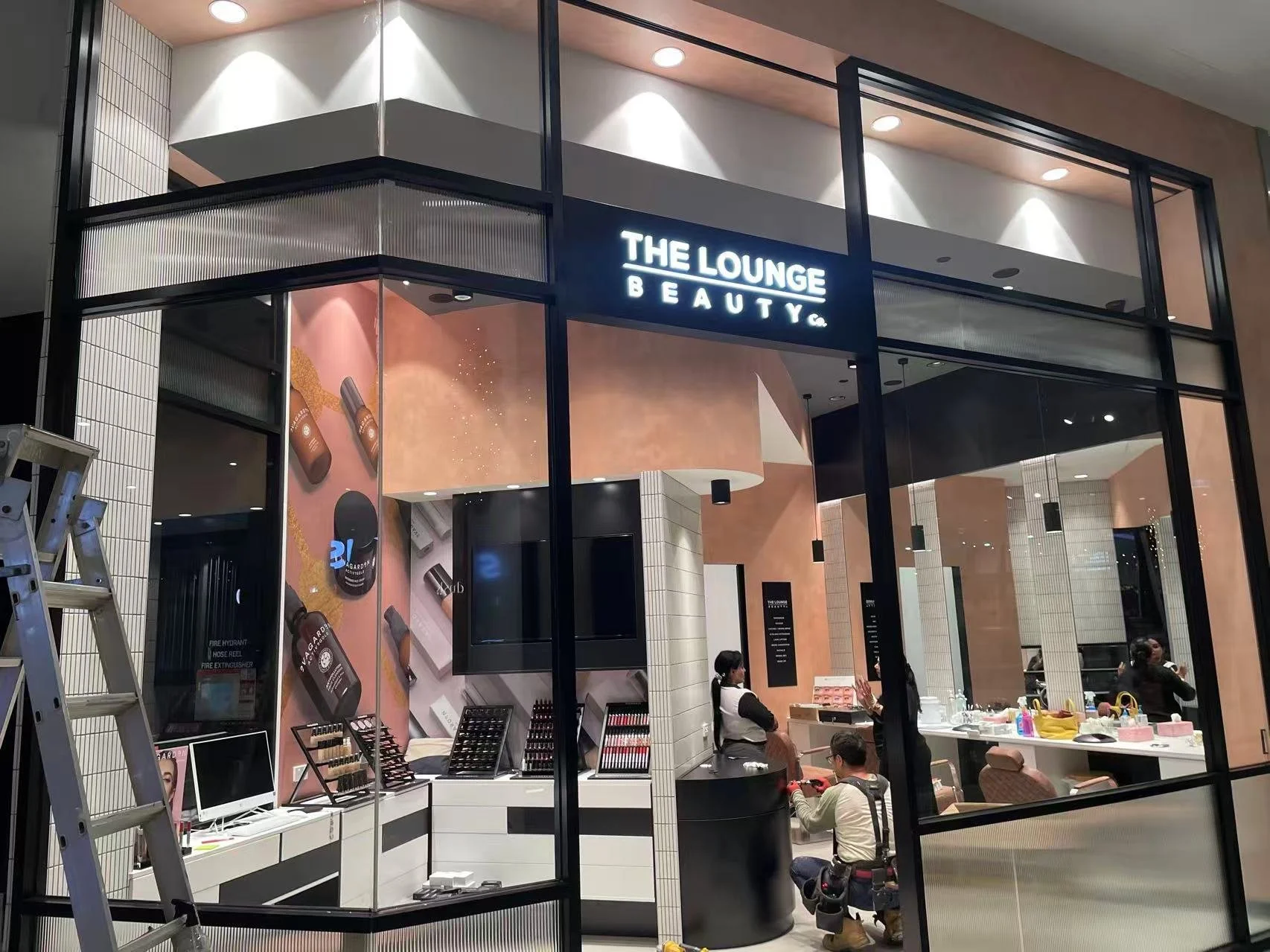 THE LOUNGE OF BEAUTY