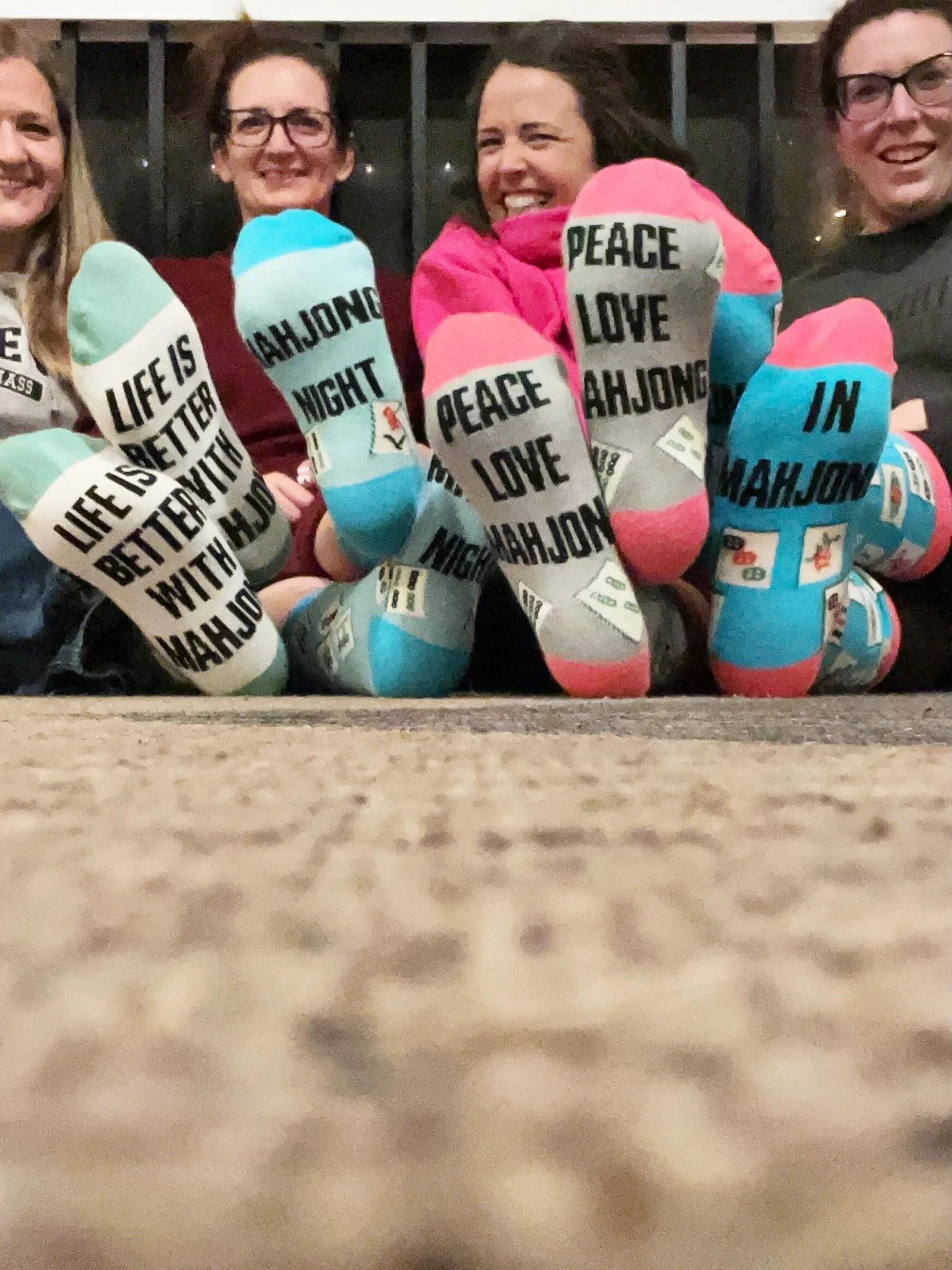 Cozy Night of MAHJ with (some) of the crew! This is what it&rsquo;s all about- calling your friends to come over, big bowls of popcorn, no makeup, pj pants, silly socks &amp; belly laughs. 

We celebrated the @hallmarkchannel original movie &ldquo;Al