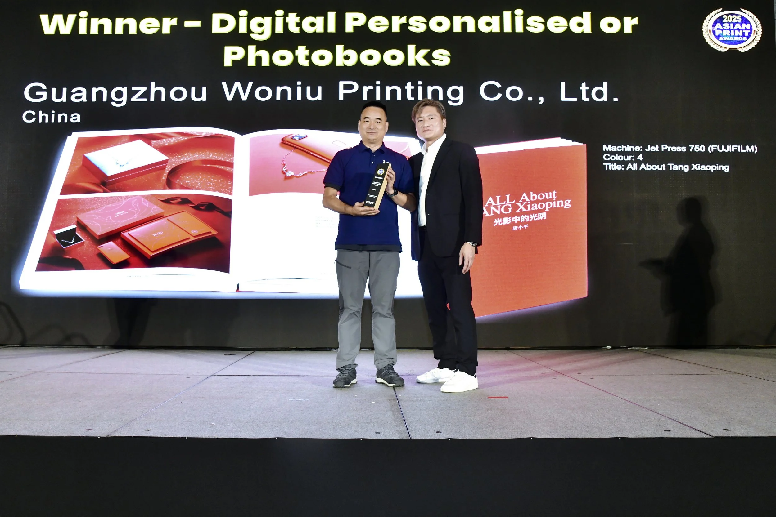 DPhotobook - Gold1.JPG