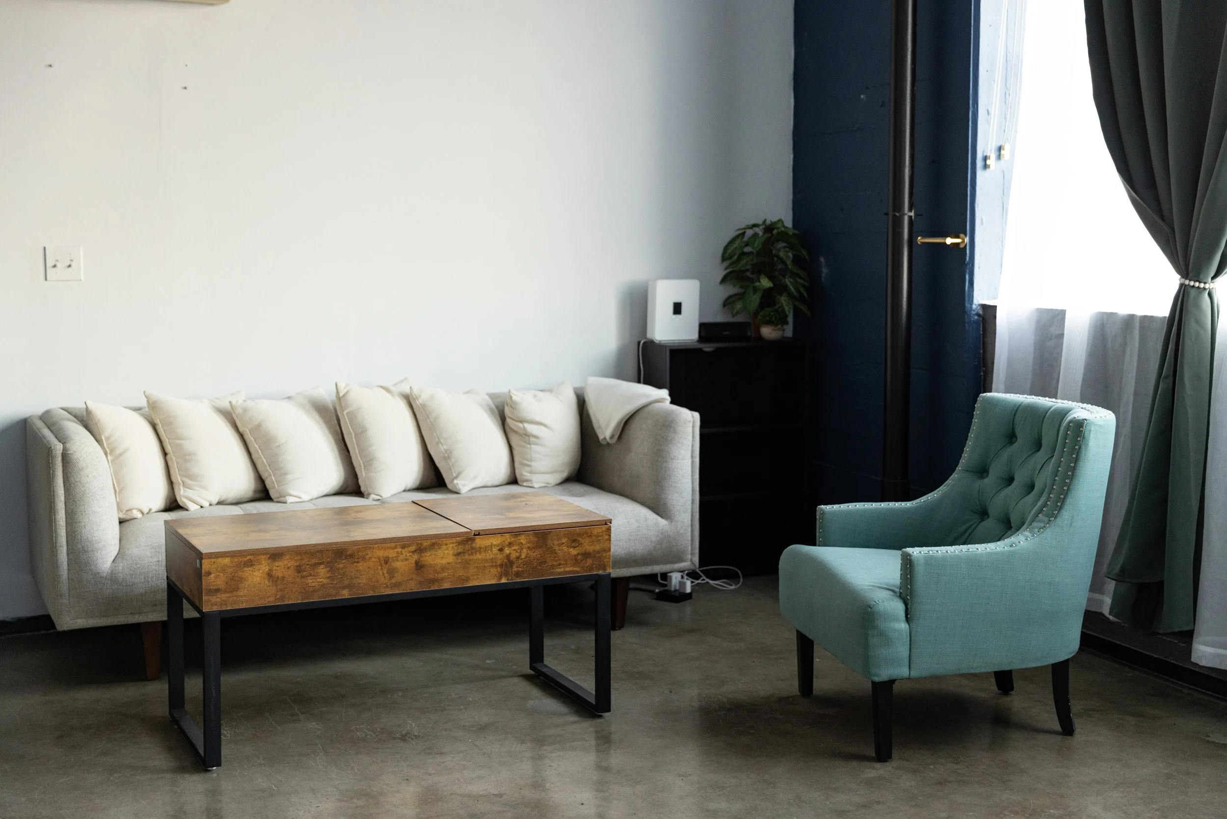 Picture of client lounge area in Los Angeles food photography studio.