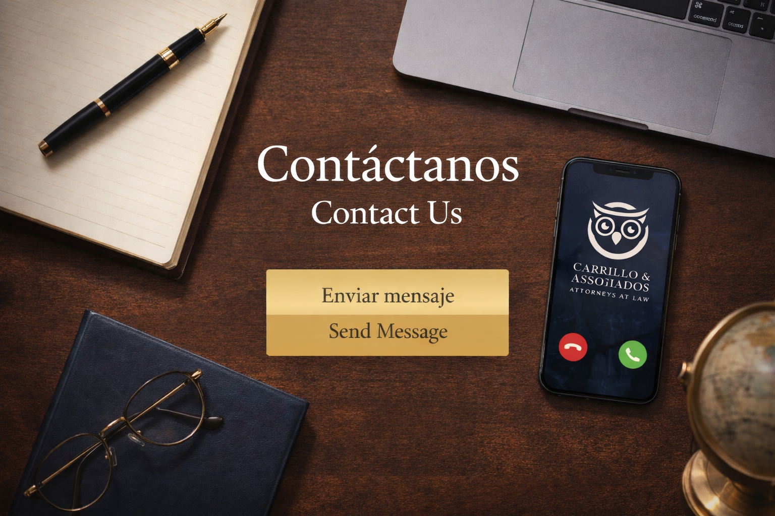 Pantalla de contacto de una oficina, con una libreta, pluma, laptop, gafas, y teléfono móvil en una mesa de madera, con las opciones 'Enviar mensaje' y 'Send Message'.