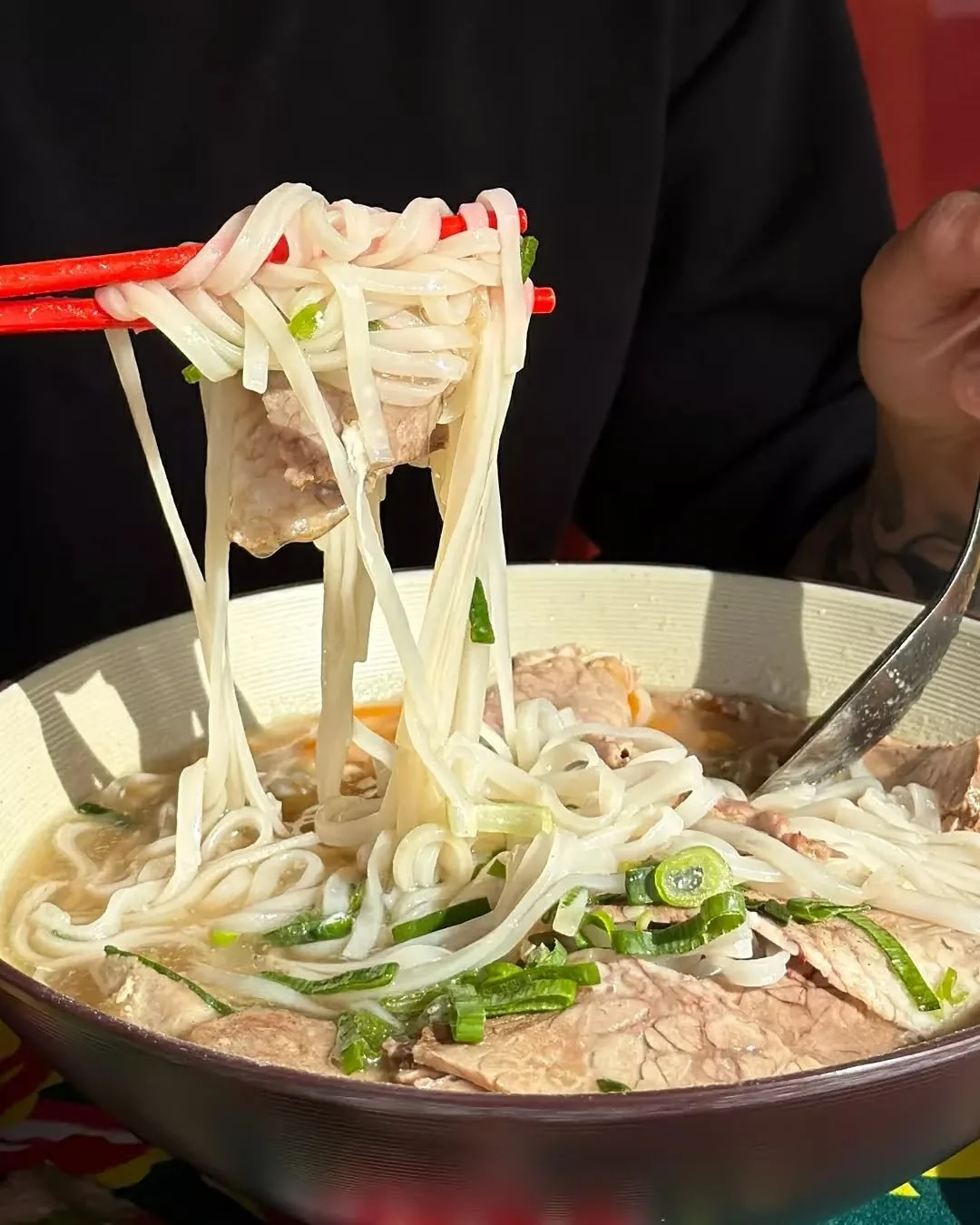 PHỞ ĐẶC BIỆT 🍜

Hanoi style phở đặc biệt. Rich broth, sliced beef and all the extras, just how it&rsquo;s done up north.