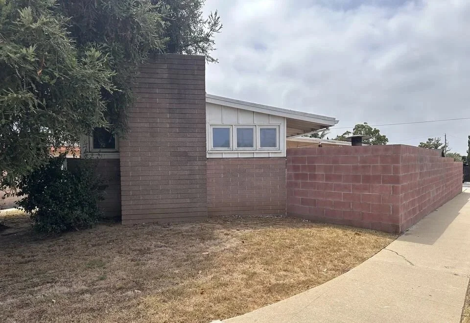 10401 S Van Ness Ave