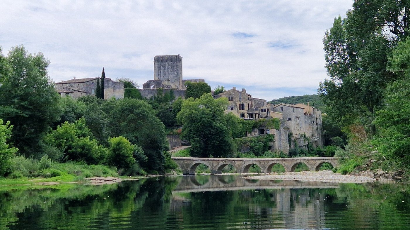 Village médiéval de montclus, gard occitanie.