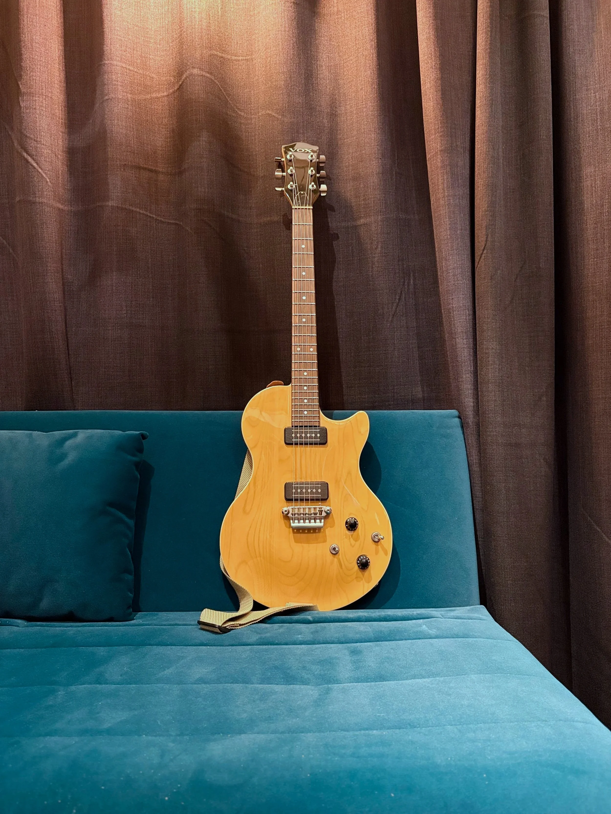 Vox quite rare, with P90s and split coil, it's tuned down to D