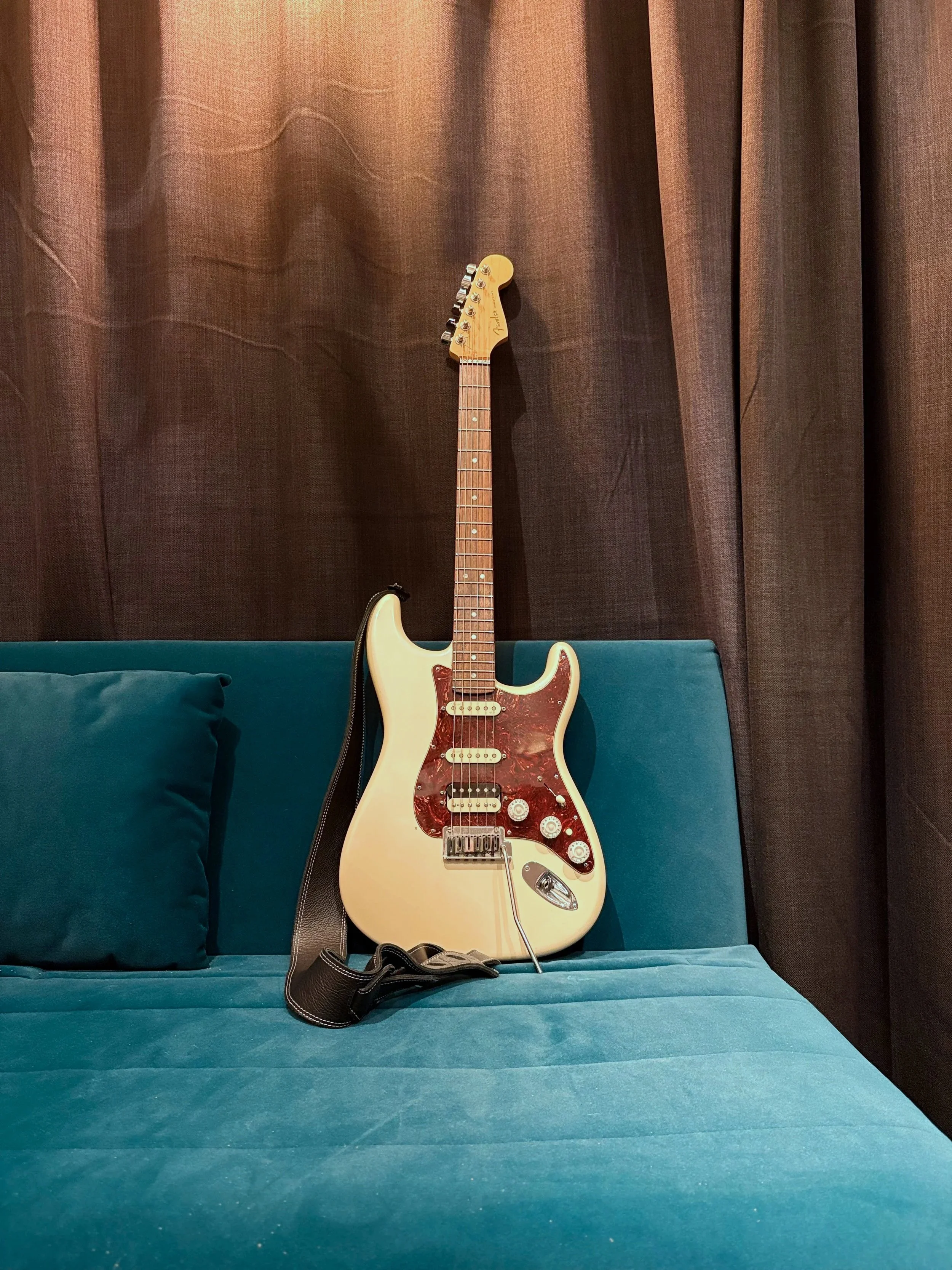 What can you say, the most popular and magical electric guitar, the Strat. Modded with Nile Rodgers knobs as a hommage.