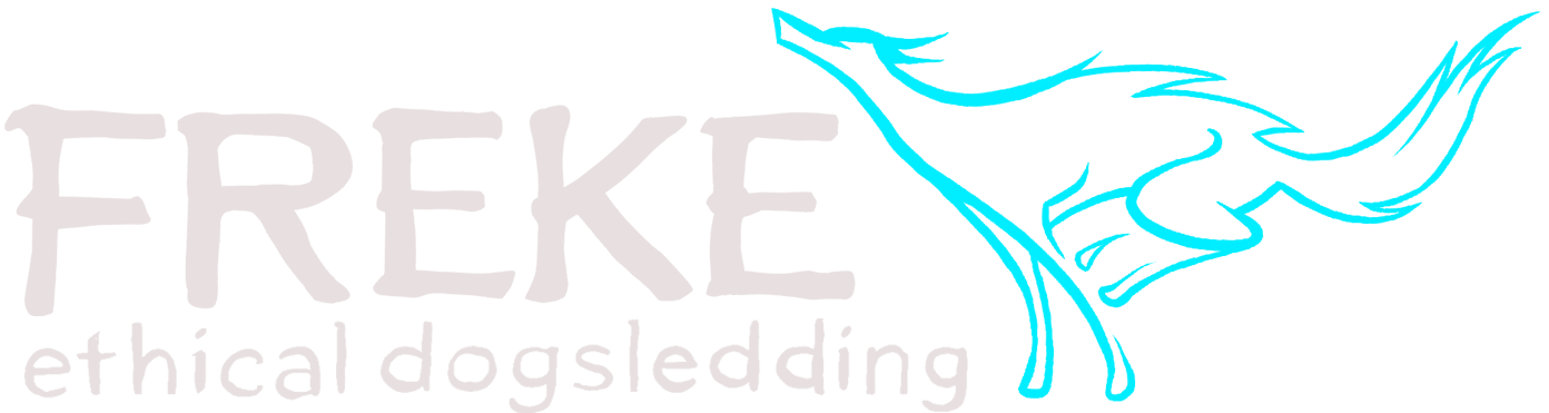 Logo mit Text 'FREKE' und blauem Bilder eines laufenden Hundes, darunter der Text 'ethical dogsledding'.