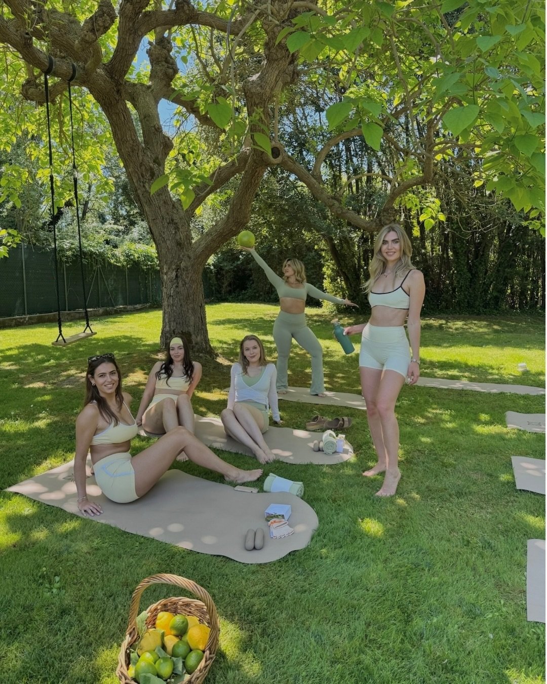 A Nordha morning! 🍋 grounding and outdoor Pilates. Followed by matcha by the pool. Pilatesssing &hellip;&hellip;&hellip;&hellip;&hellip;&hellip;&hellip;&hellip;&hellip;&hellip;#pilatestuscany #nordhapilates #tuscanypilates #florencepilates