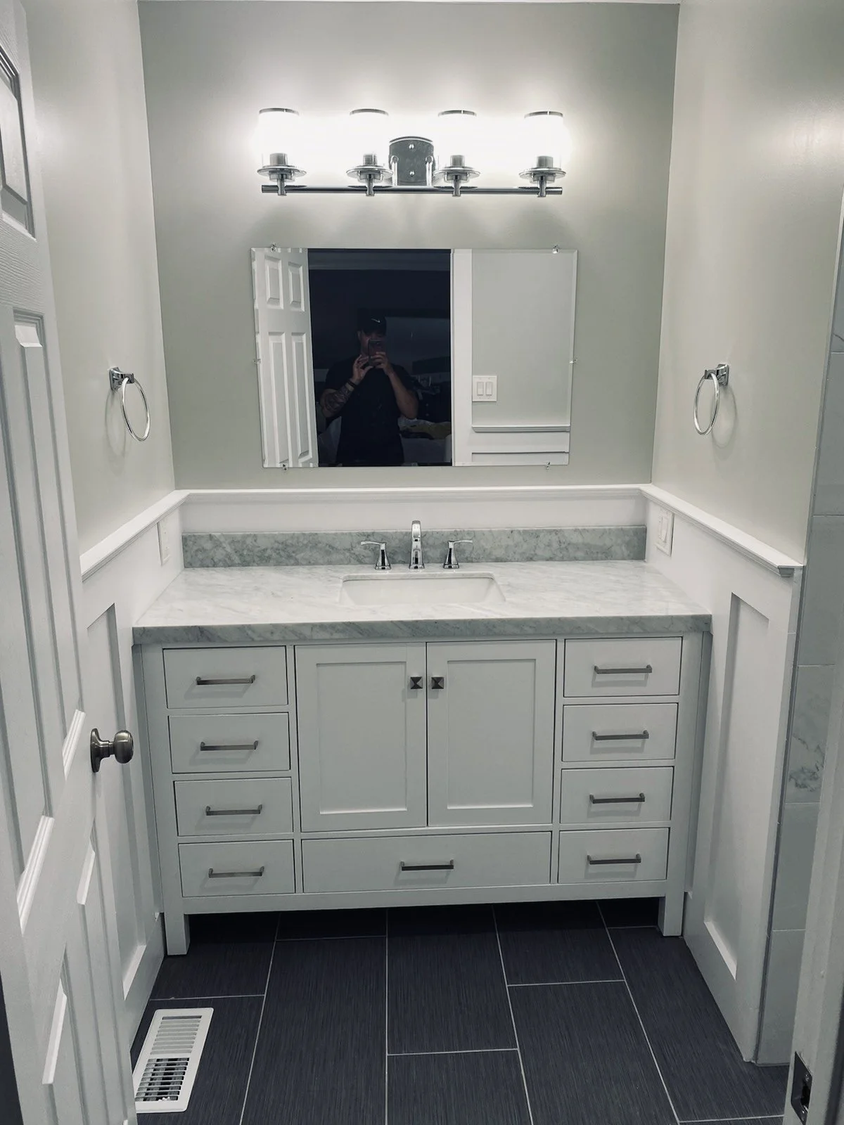 Erics Bathroom 1.jpg