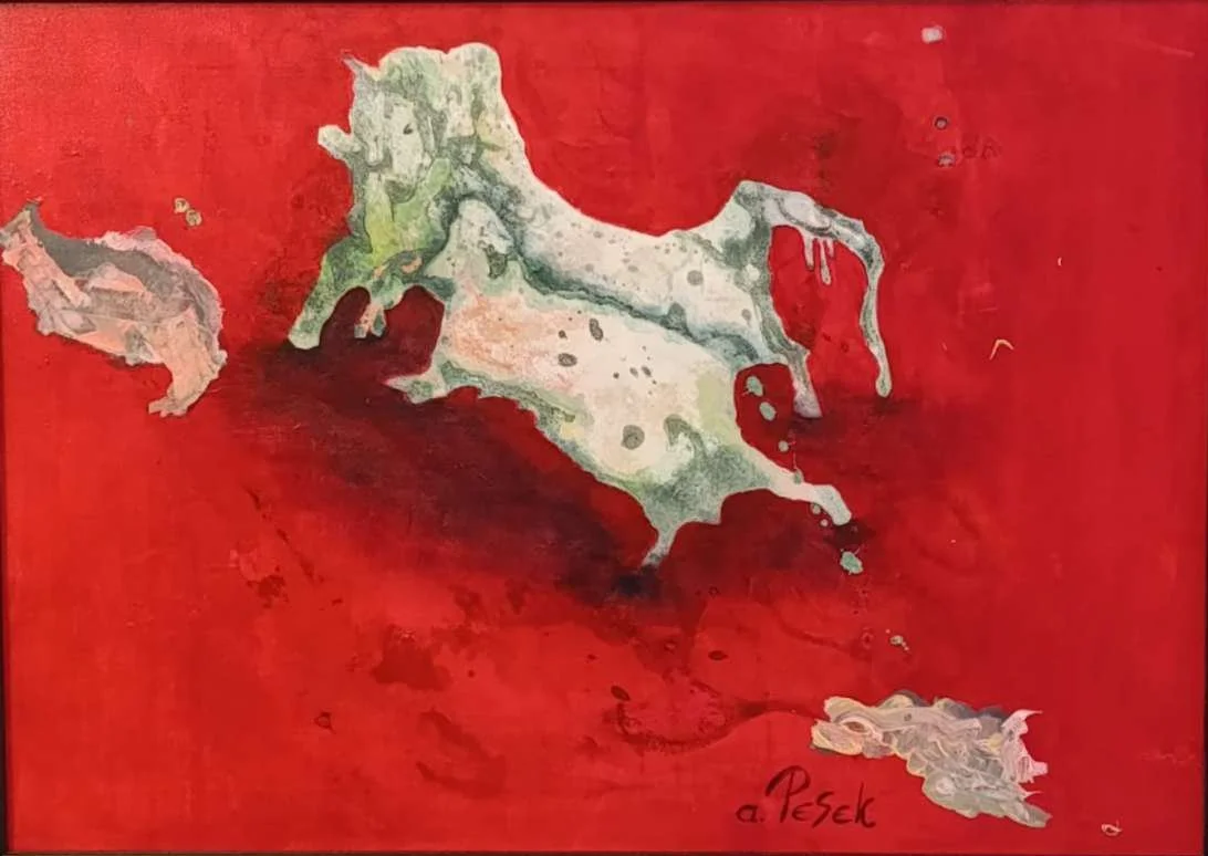 Abstraktes Gemälde mit einer weißen Hundeskizze auf rotem Hintergrund, unten rechts mit der Unterschrift 'a. PeseK'.