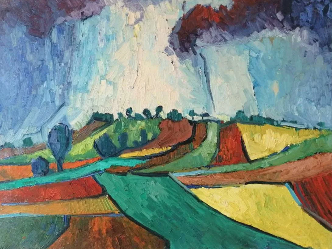 Ein farbenfrohes Gemälde einer ländlichen Landschaft mit Feldern, Bäumen und Himmel im expressionistischen Stil.