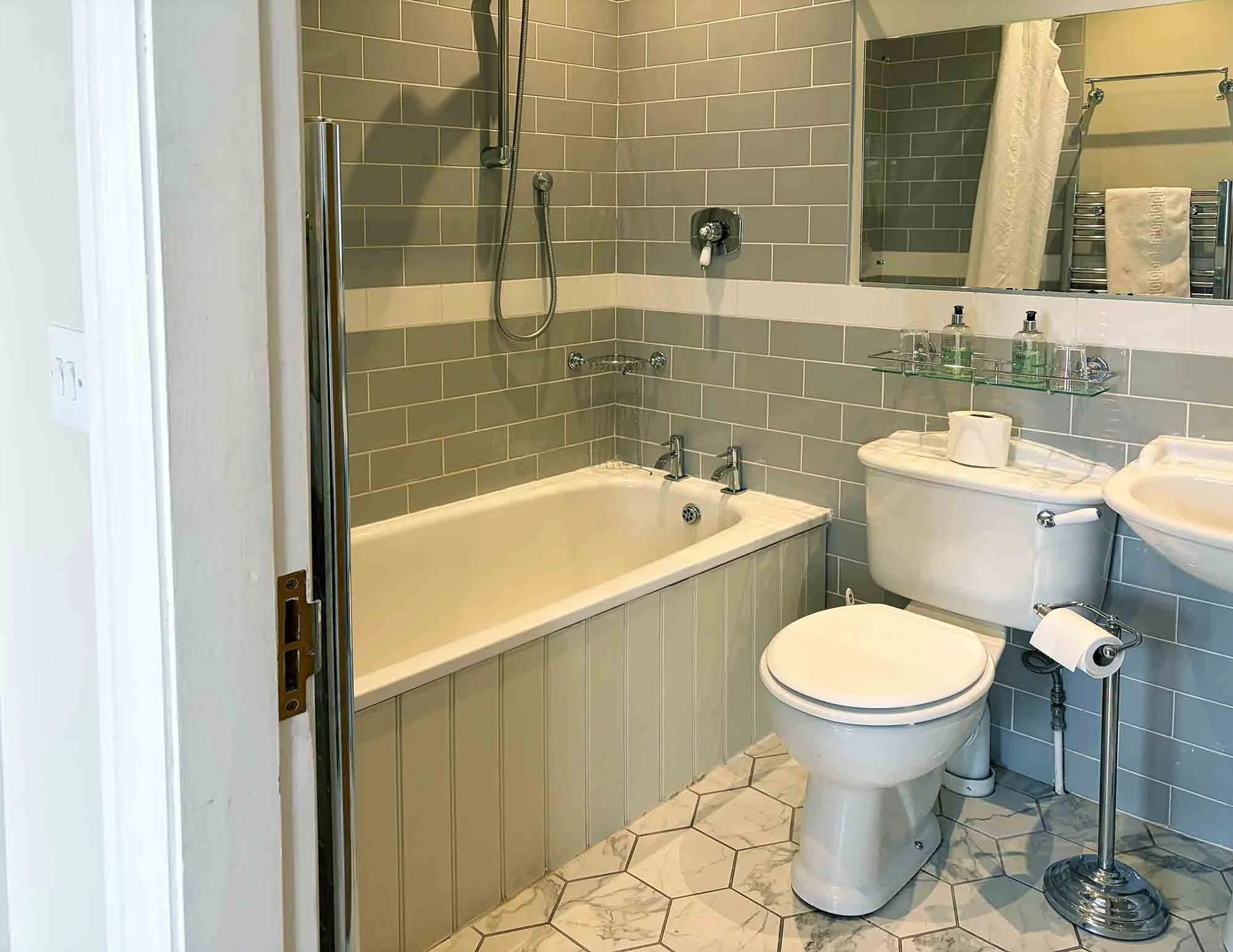 Ensuite Bedrooms at The Galleon Inn, Fowey, Cornwall