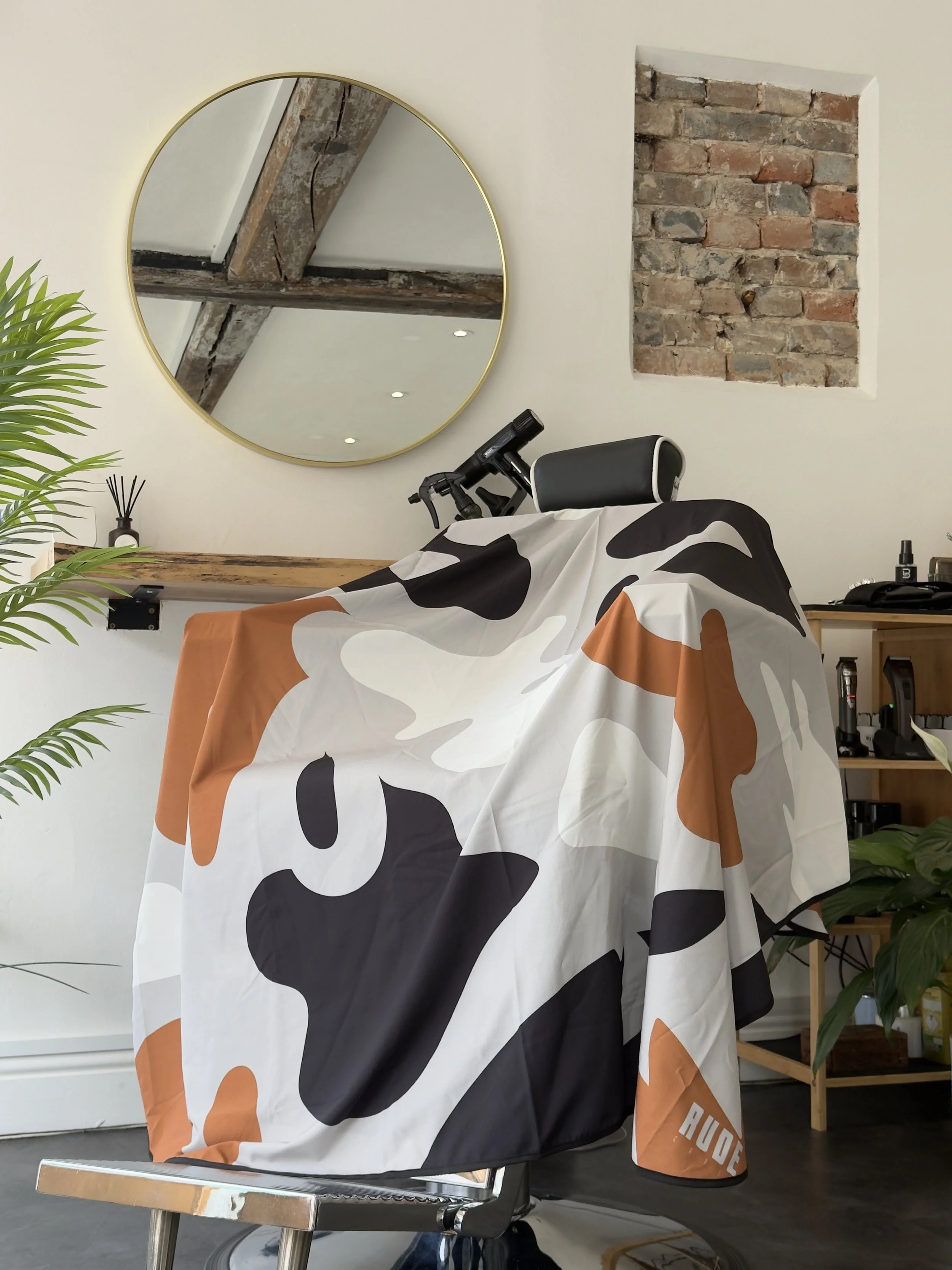 Callum Does Hair barber in Alresford near Winchester, Hampshire, offering precision men’s haircuts, beard trimming, modern barbering, skin fades, taper cuts, grooming services, and one-to-one hair appointments in a premium barbershop setting.