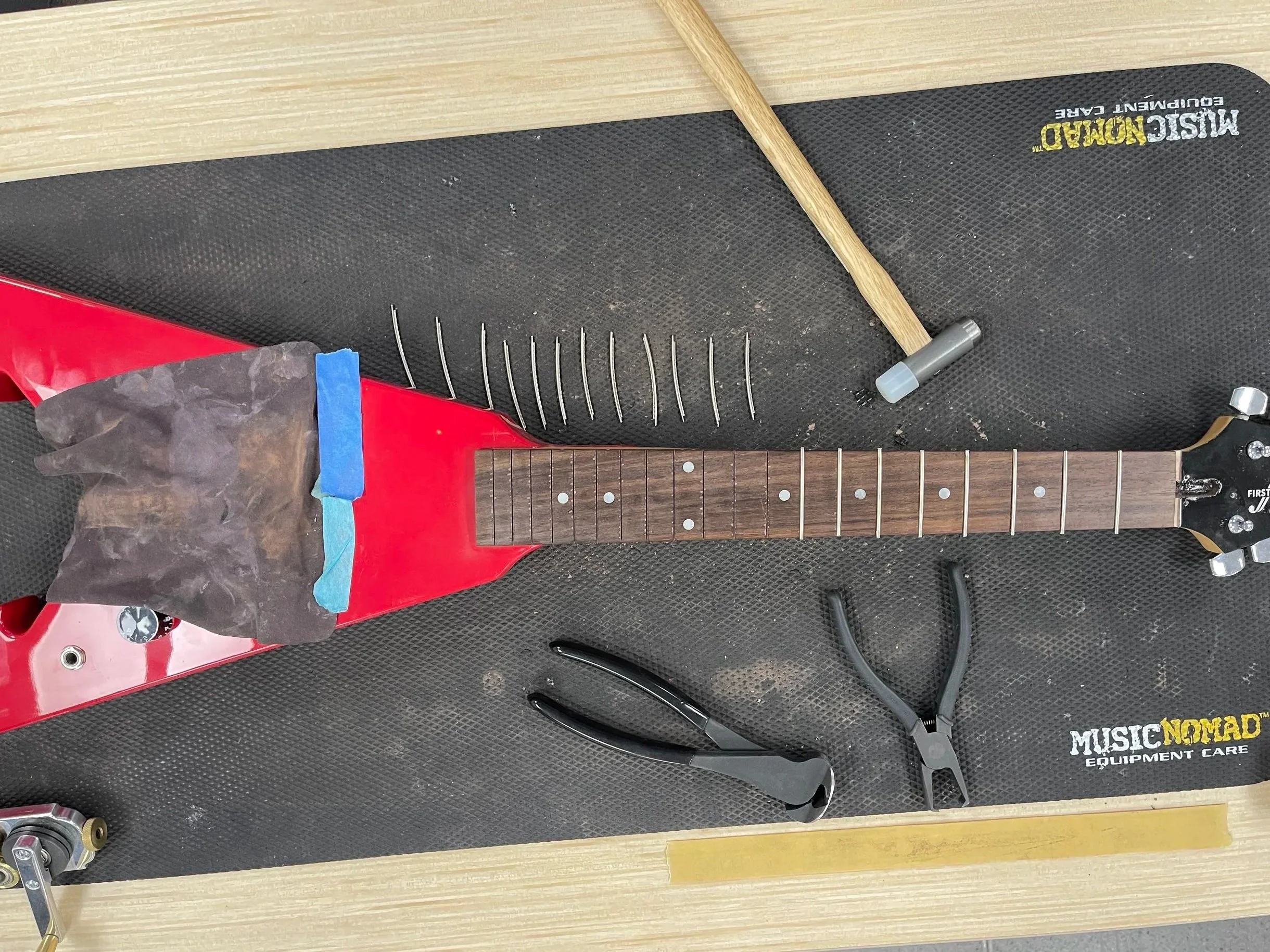 Refret - Placing new frets.