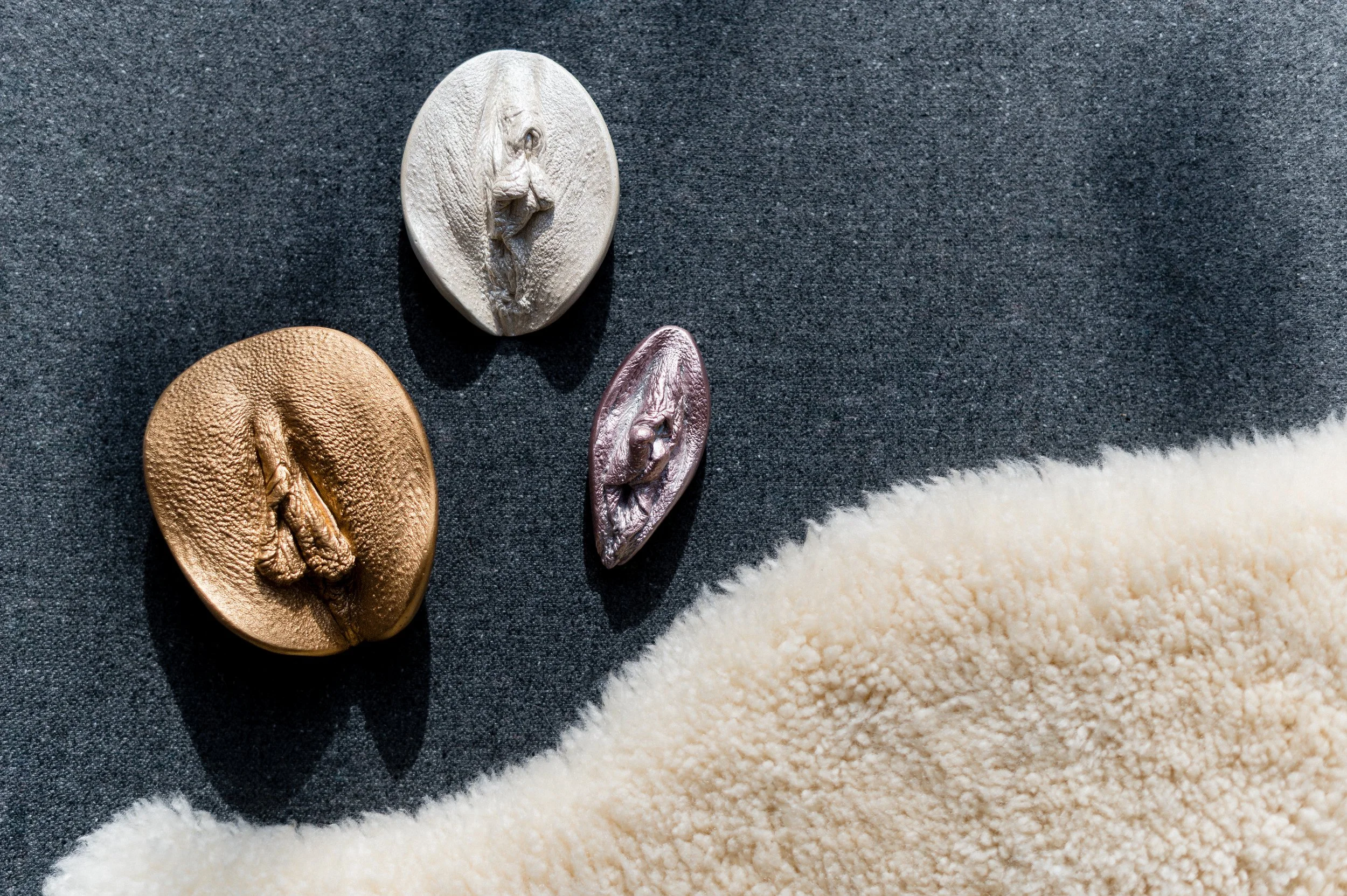 Verschiedene Mini Muses in metallic schimmernden Farben.