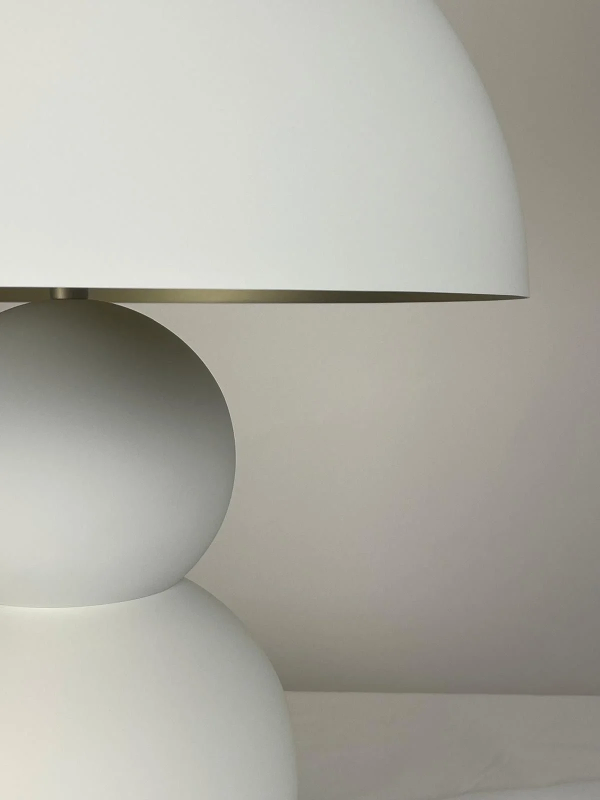 Lamp Curves absolute white by @charles_emmanuel_deppierraz ✨

#light #collectibledesign #lamp #pure #contemporaryfineart