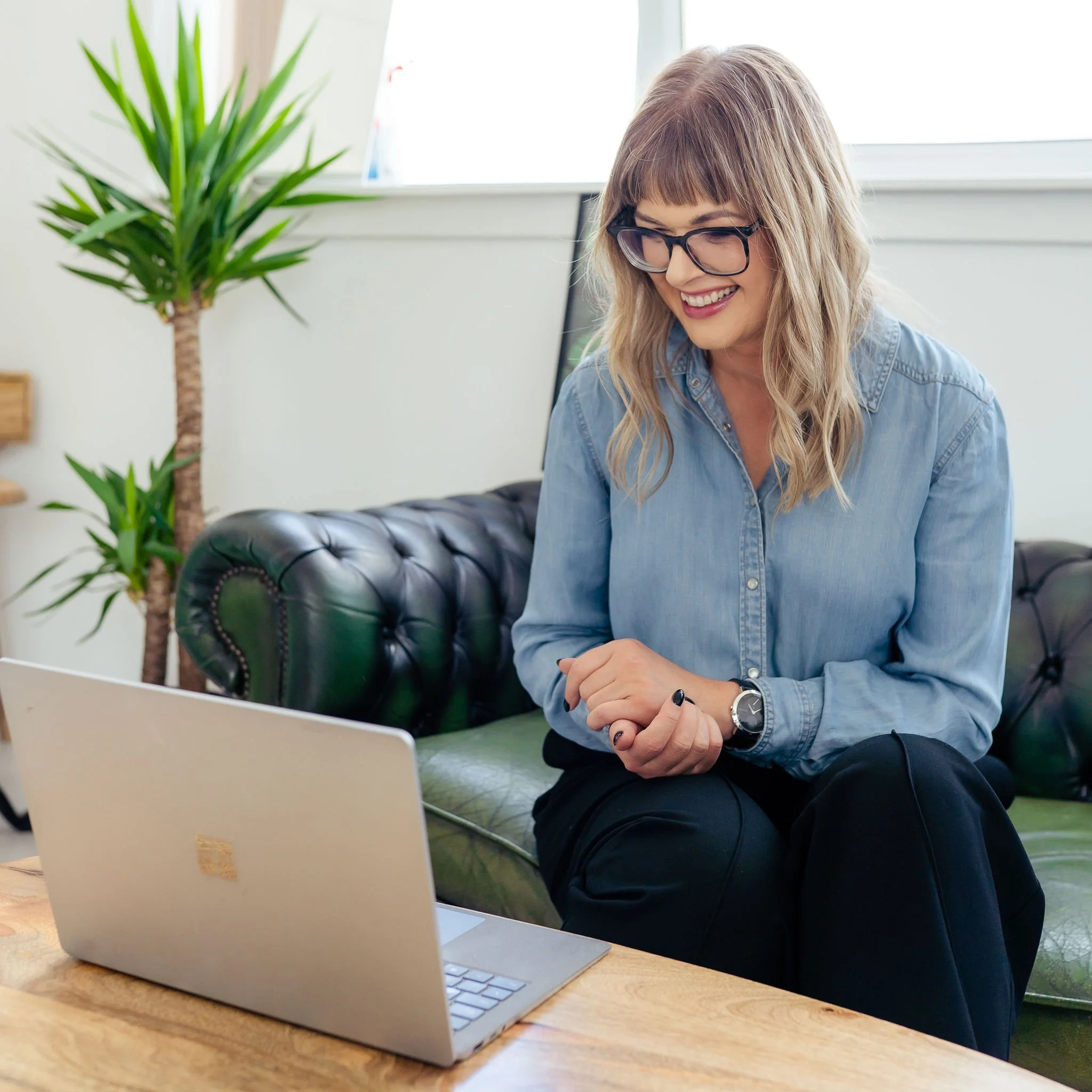 sarah stewart time management coach talking to client on laptop