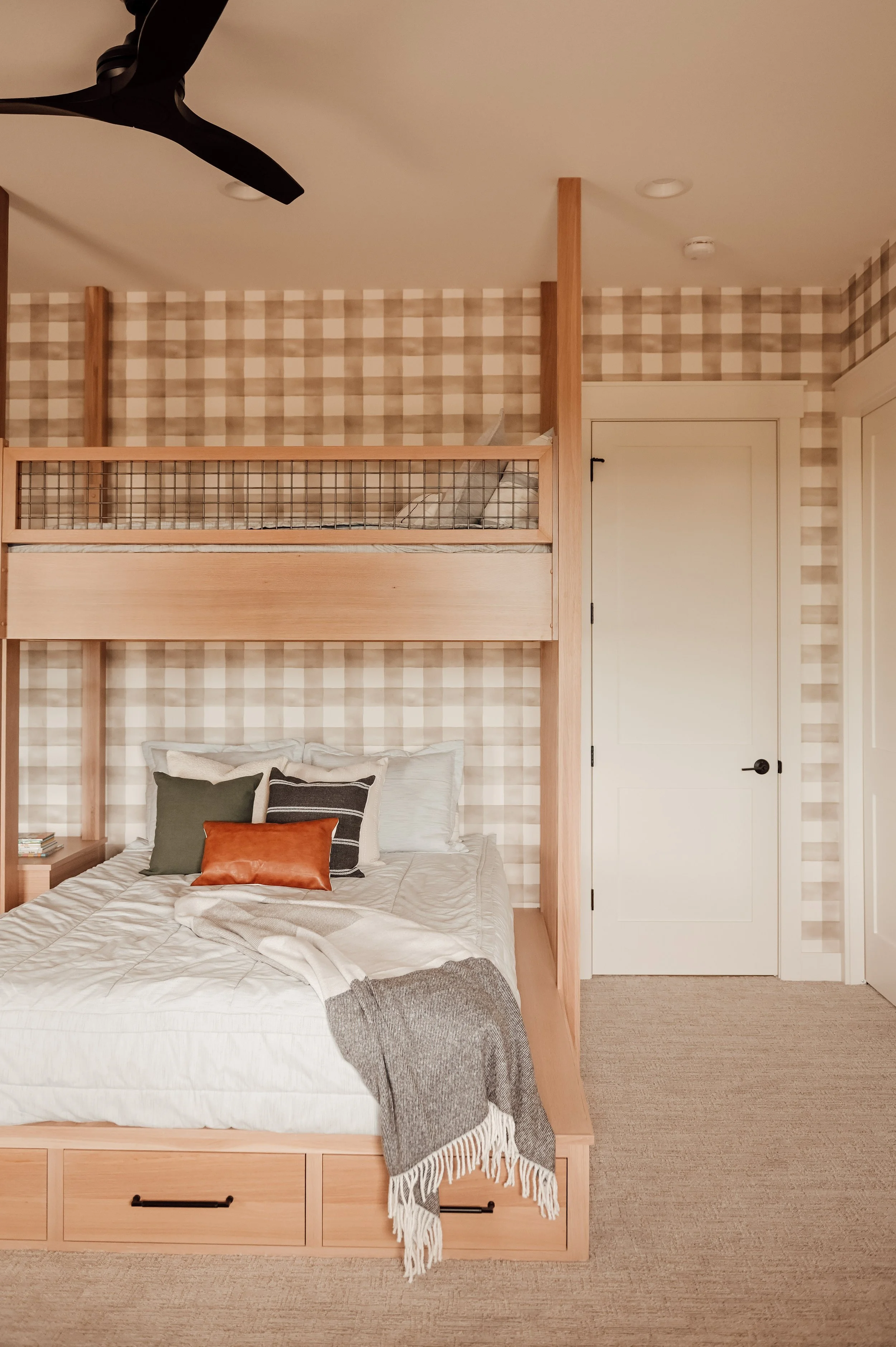 Checkered Bunk Bed Room