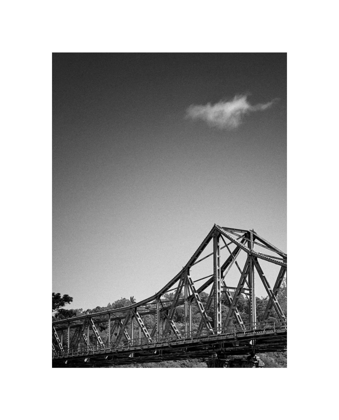 TEMA E RECORTES

H&aacute; mais ou menos 30 anos, em um curso de fotografia na Focus, o professor Enio Leite prop&ocirc;s um exerc&iacute;cio: t&iacute;nhamos 12 cliques em um filme PB para escolher apenas 6. 
O desafio era manter o tema, o prazo era