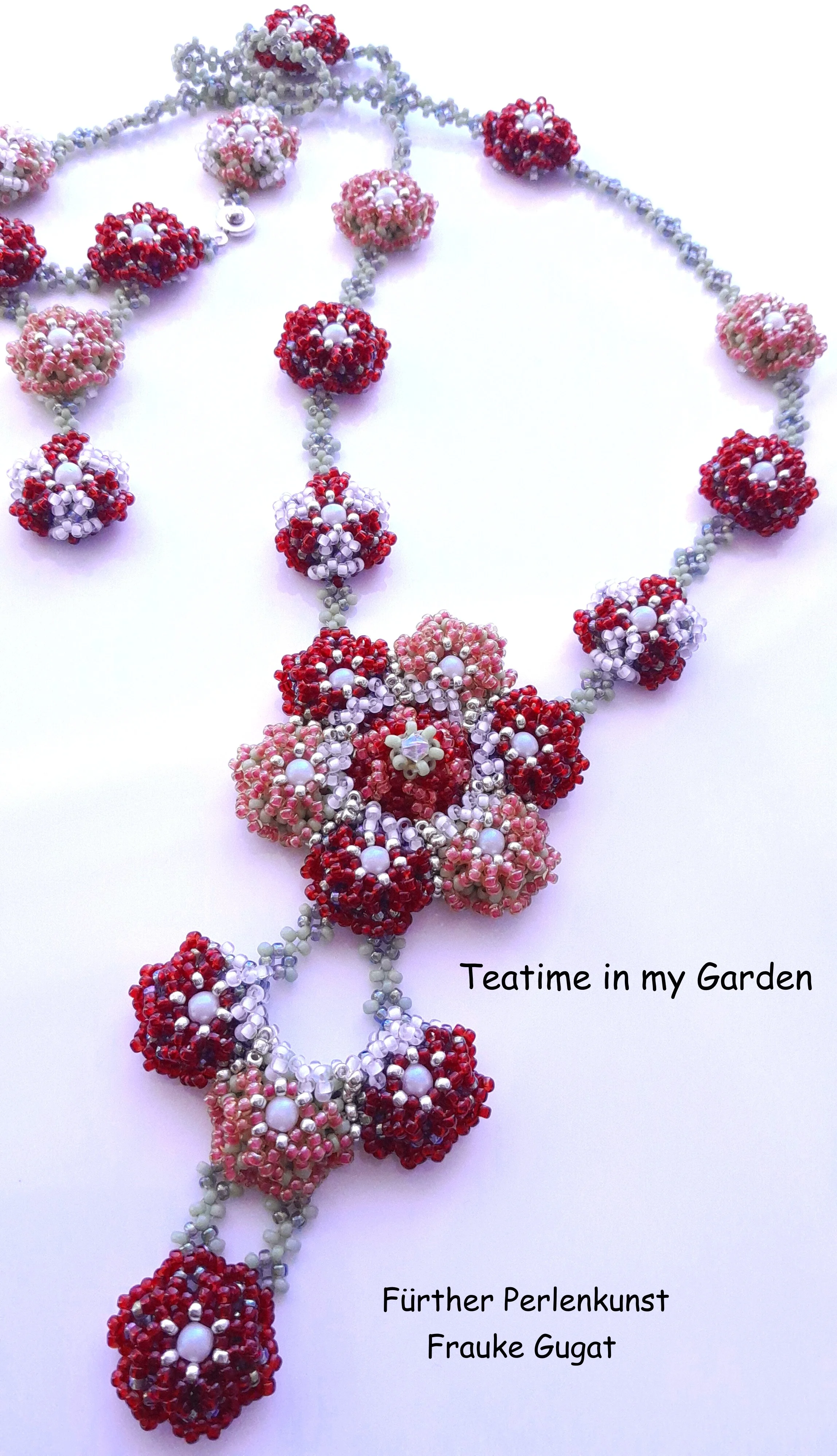 A beaded jewelry set with red, white, and pink beads, including a necklace with floral motifs. The image has text: 'Teatime in my Garden', 'Fürther Perlkunst', and 'Frauke Gugat'.
