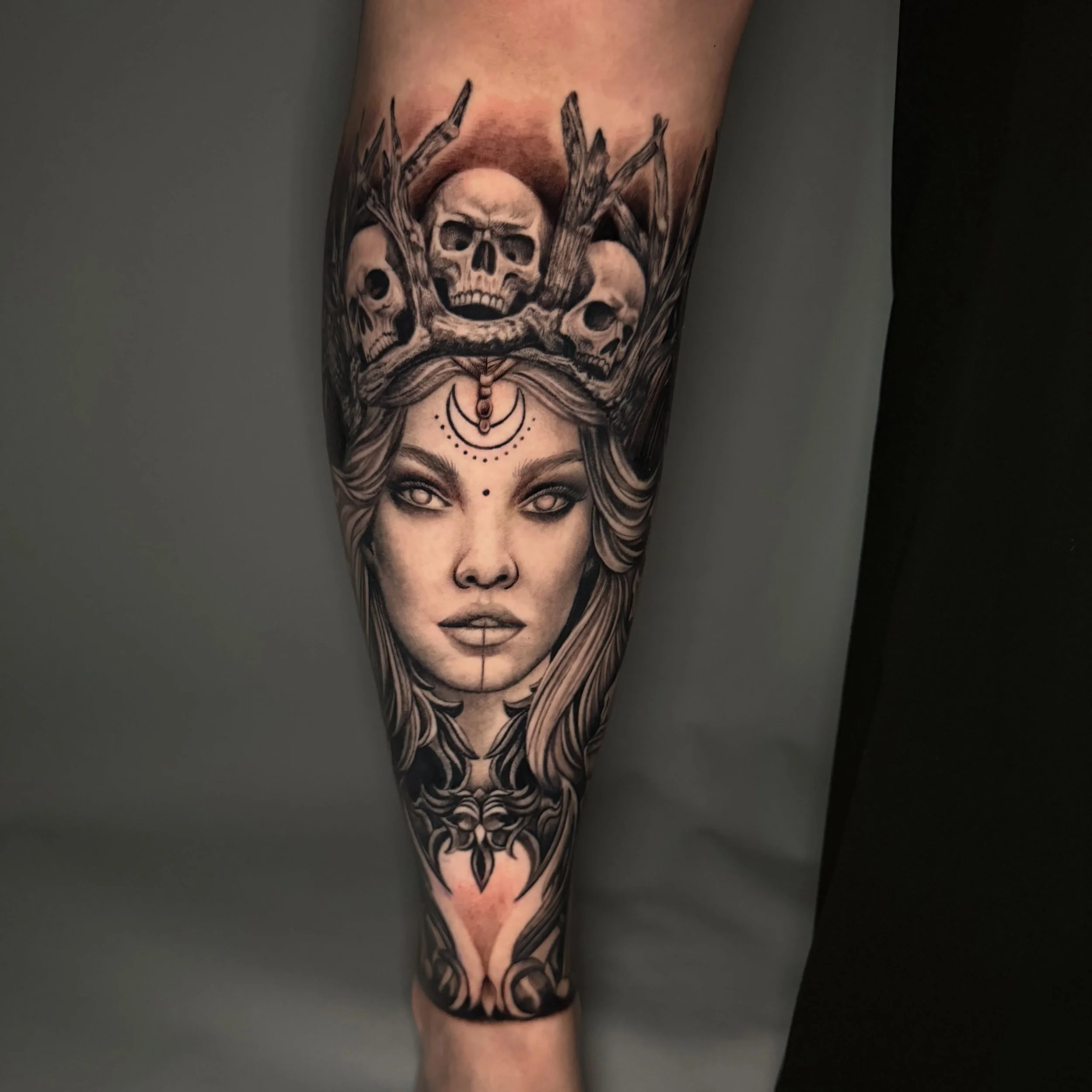 Part 2 of this lower leg wrap we will be working into a leg sleeve! Can you guess the theme yet? #dallastattooartist #blackandgreyartist #waxahachietattoos