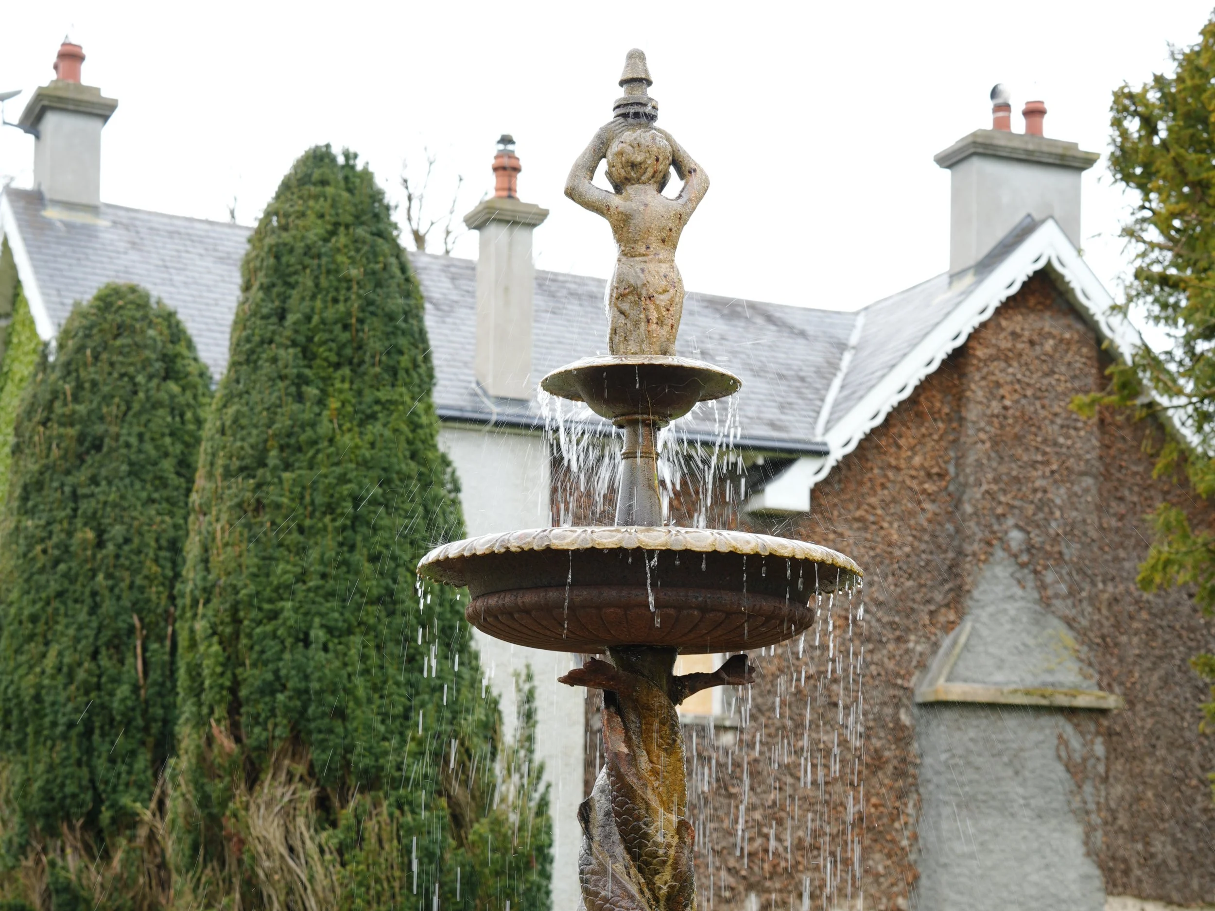 1500's manor with water fountain