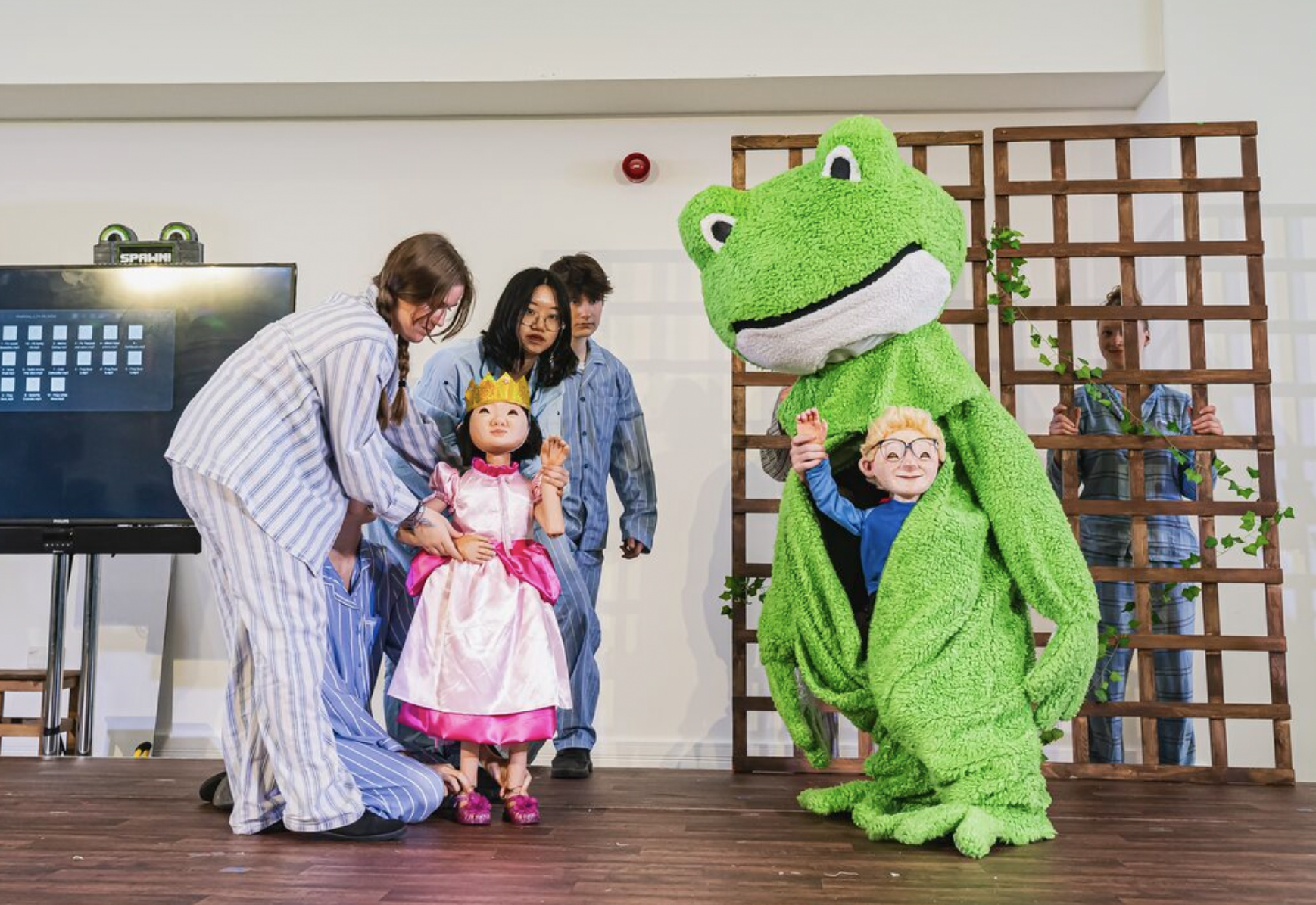 Frog Costume for SPAWN! 2024. Dir. Lucy Hall Photos: Kirsten McTernan