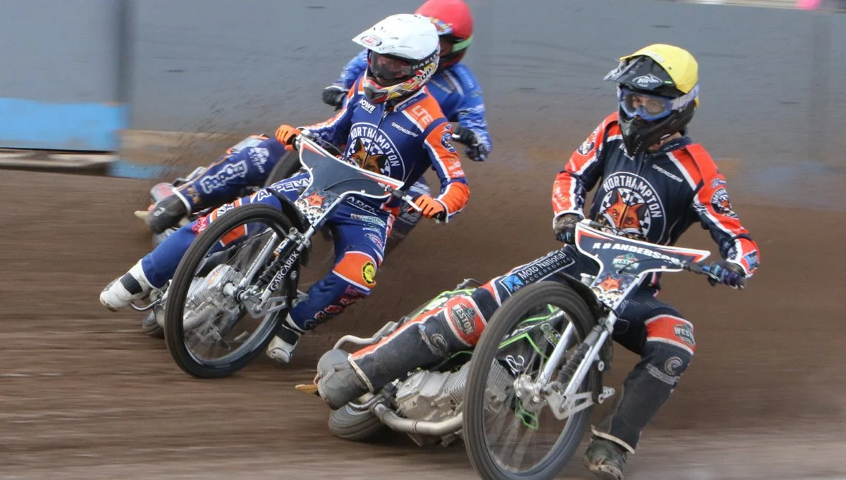 KING’S LYNN 48 FOXES 42